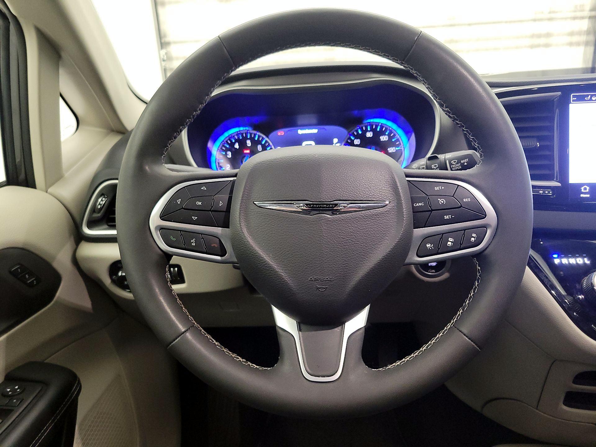 Thumbnail: 2023 Chrysler Pacifica - 10