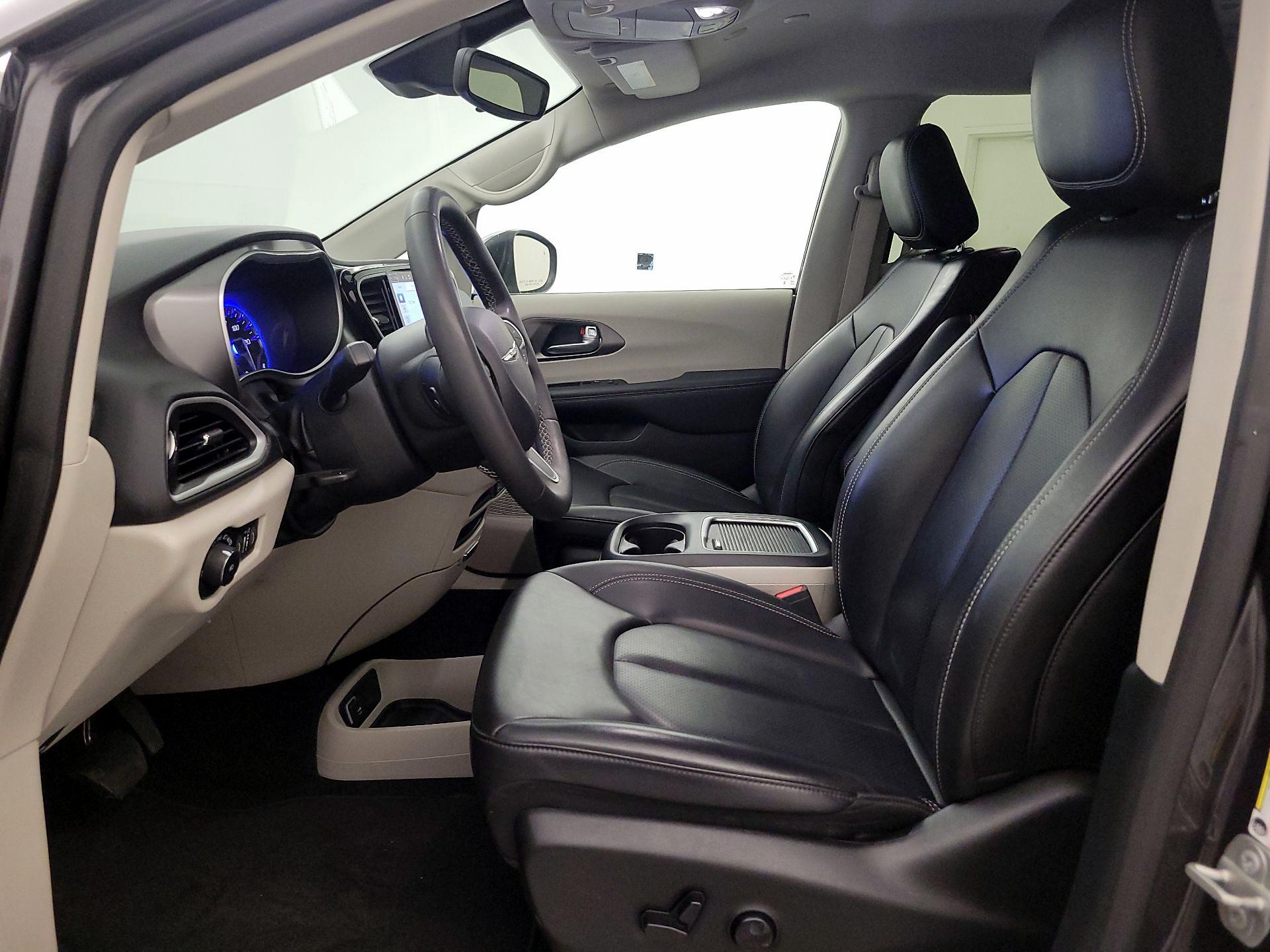 Thumbnail: 2023 Chrysler Pacifica - 11