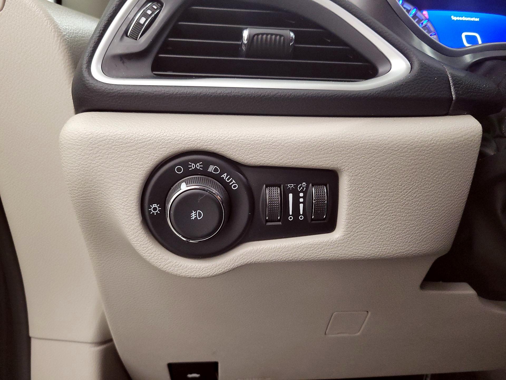 Thumbnail: 2023 Chrysler Pacifica - 13