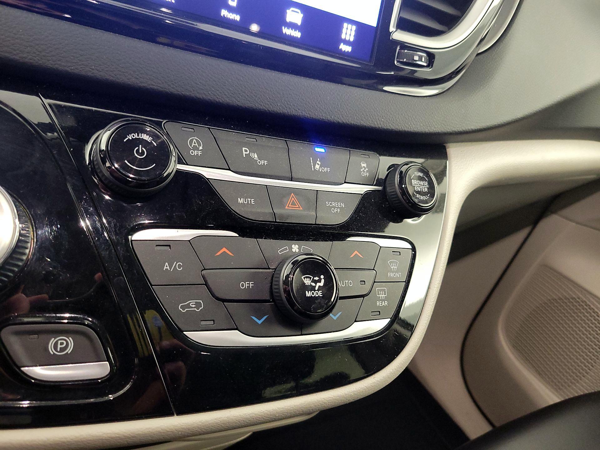 Thumbnail: 2023 Chrysler Pacifica - 16