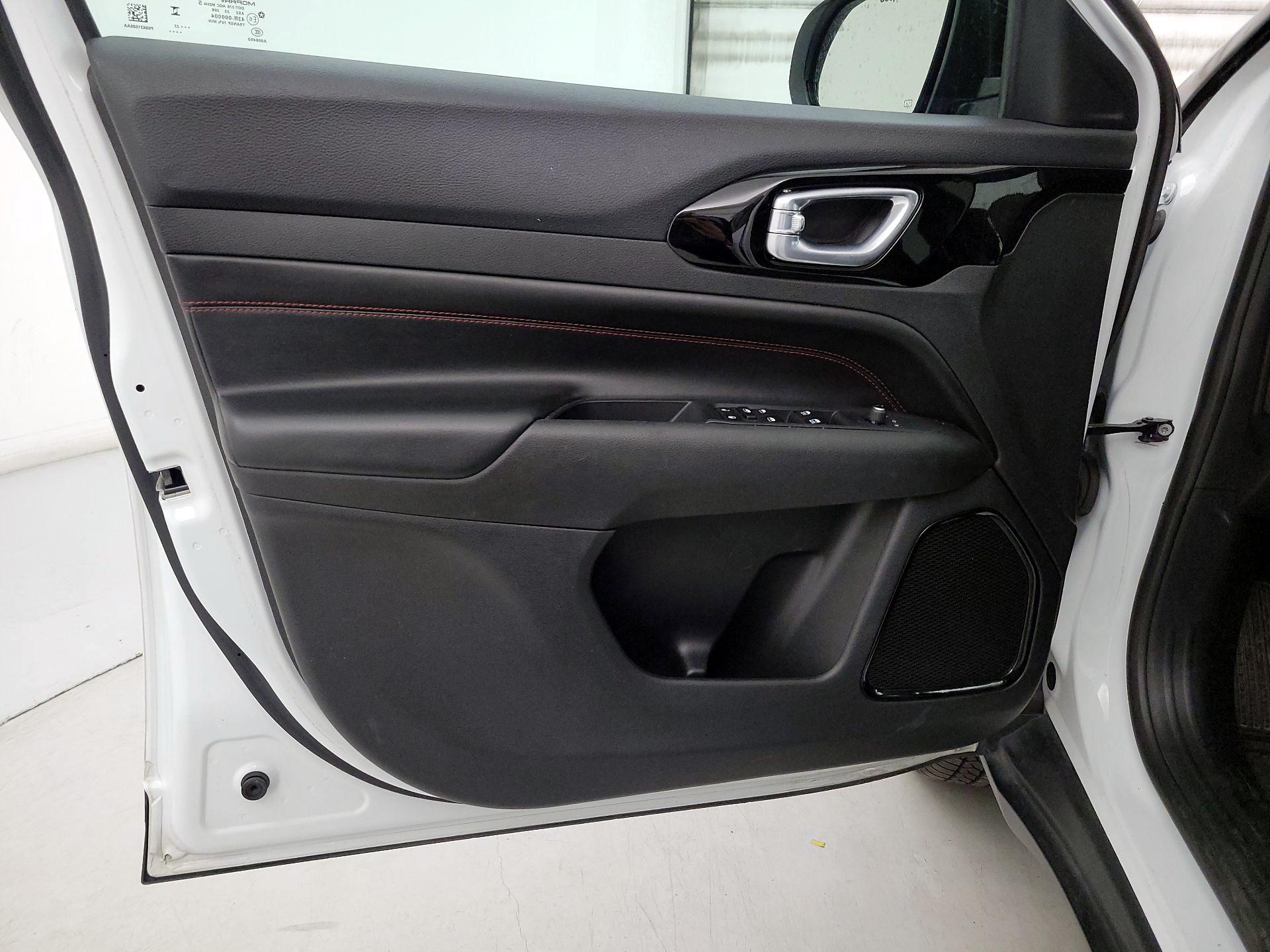 Thumbnail: 2023 Jeep Compass - 12