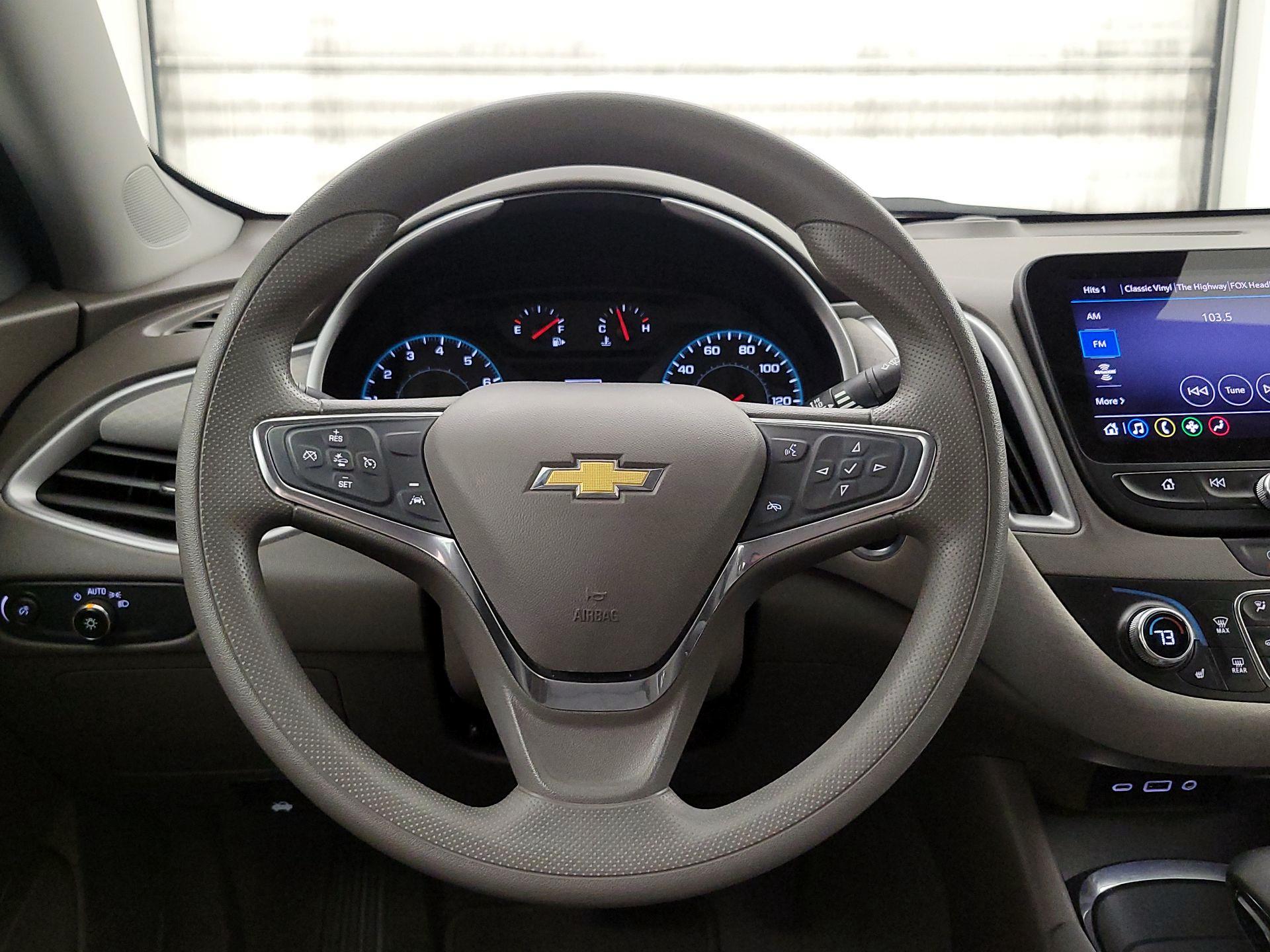 Thumbnail: 2022 Chevrolet Malibu - 10