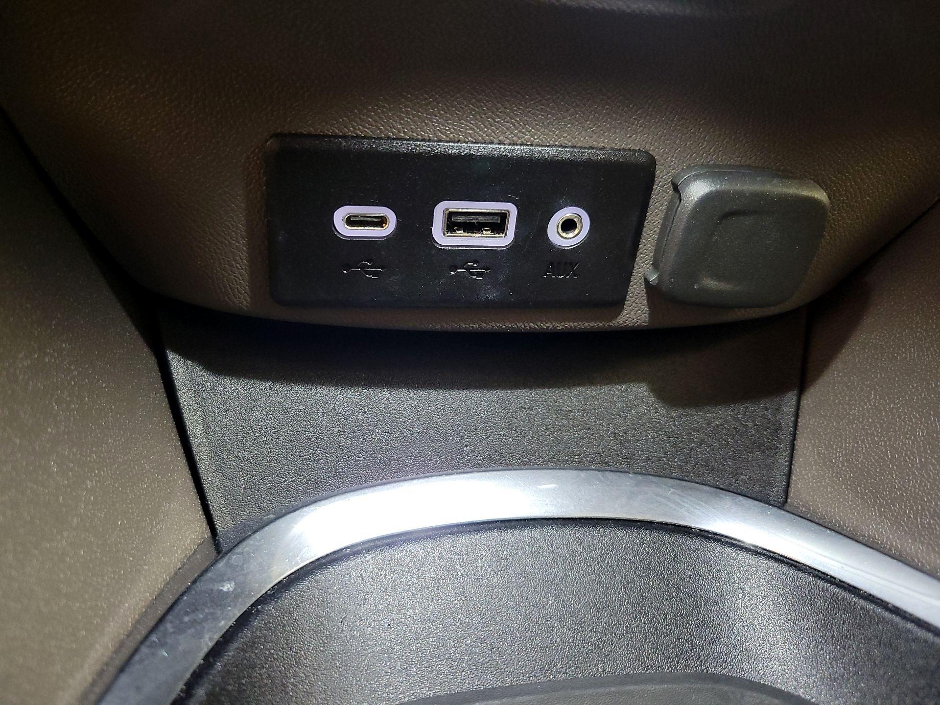 Thumbnail: 2022 Chevrolet Malibu - 18