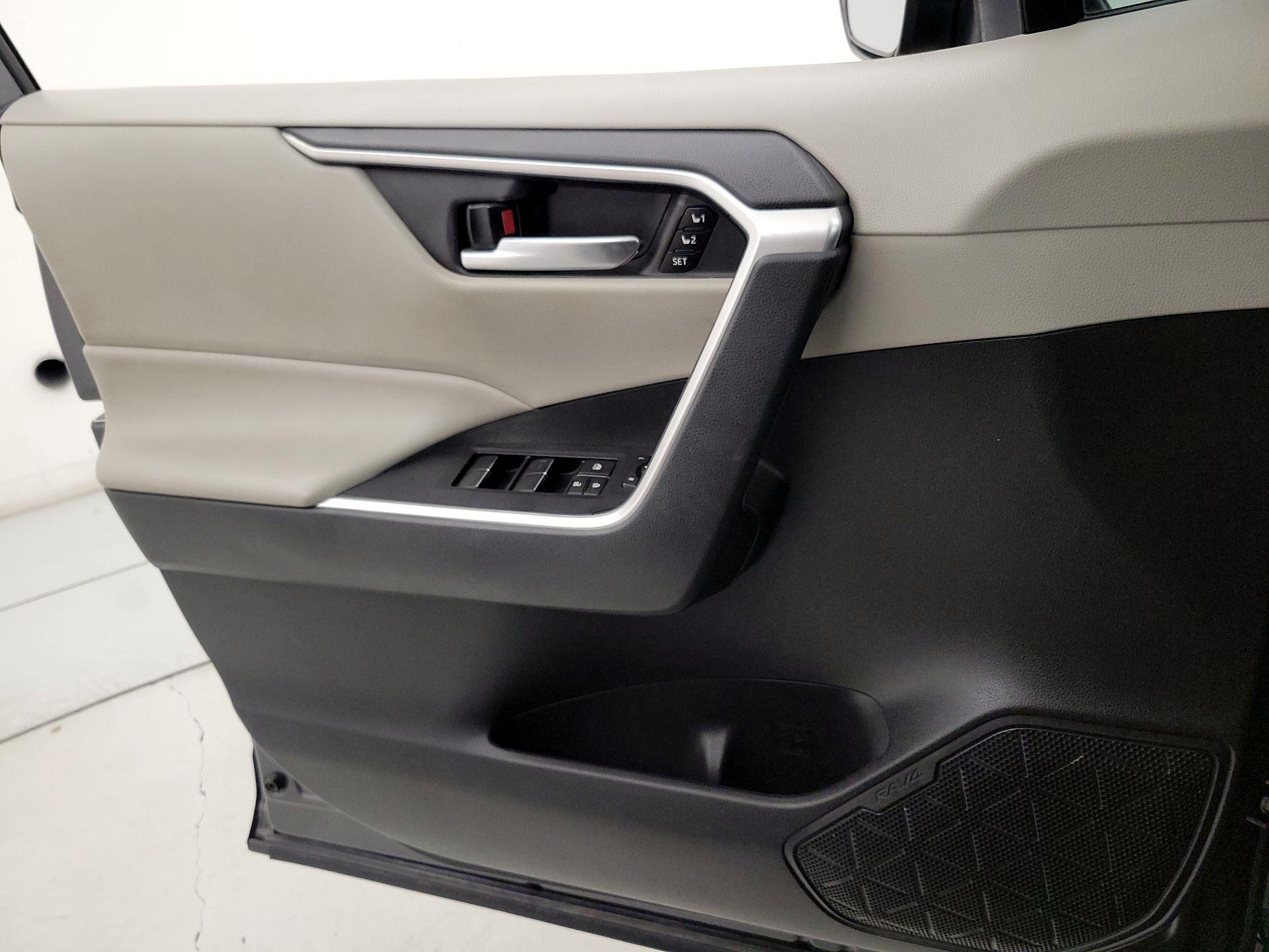 Thumbnail: 2021 Toyota RAV4 - 12