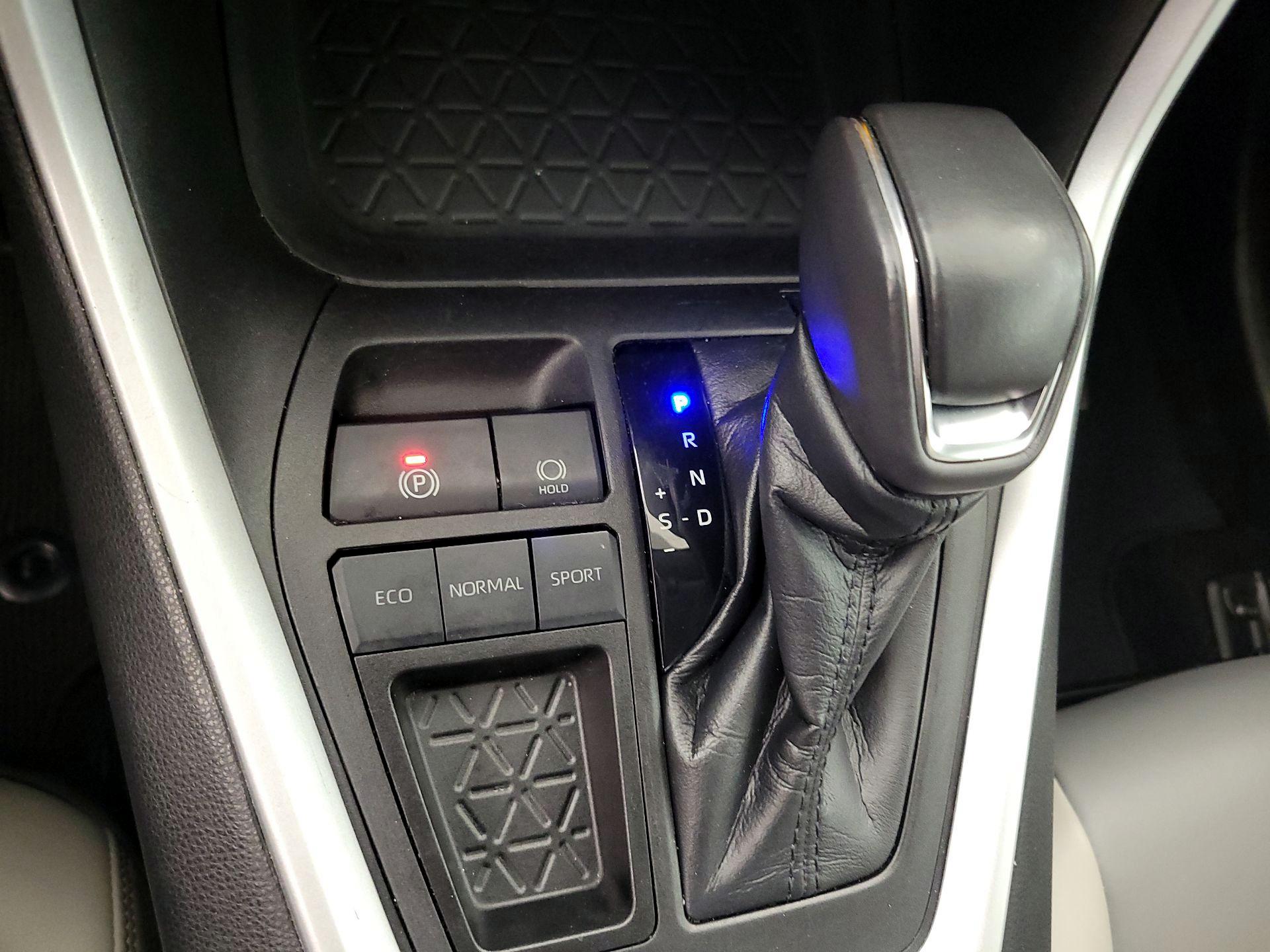 Thumbnail: 2021 Toyota RAV4 - 17