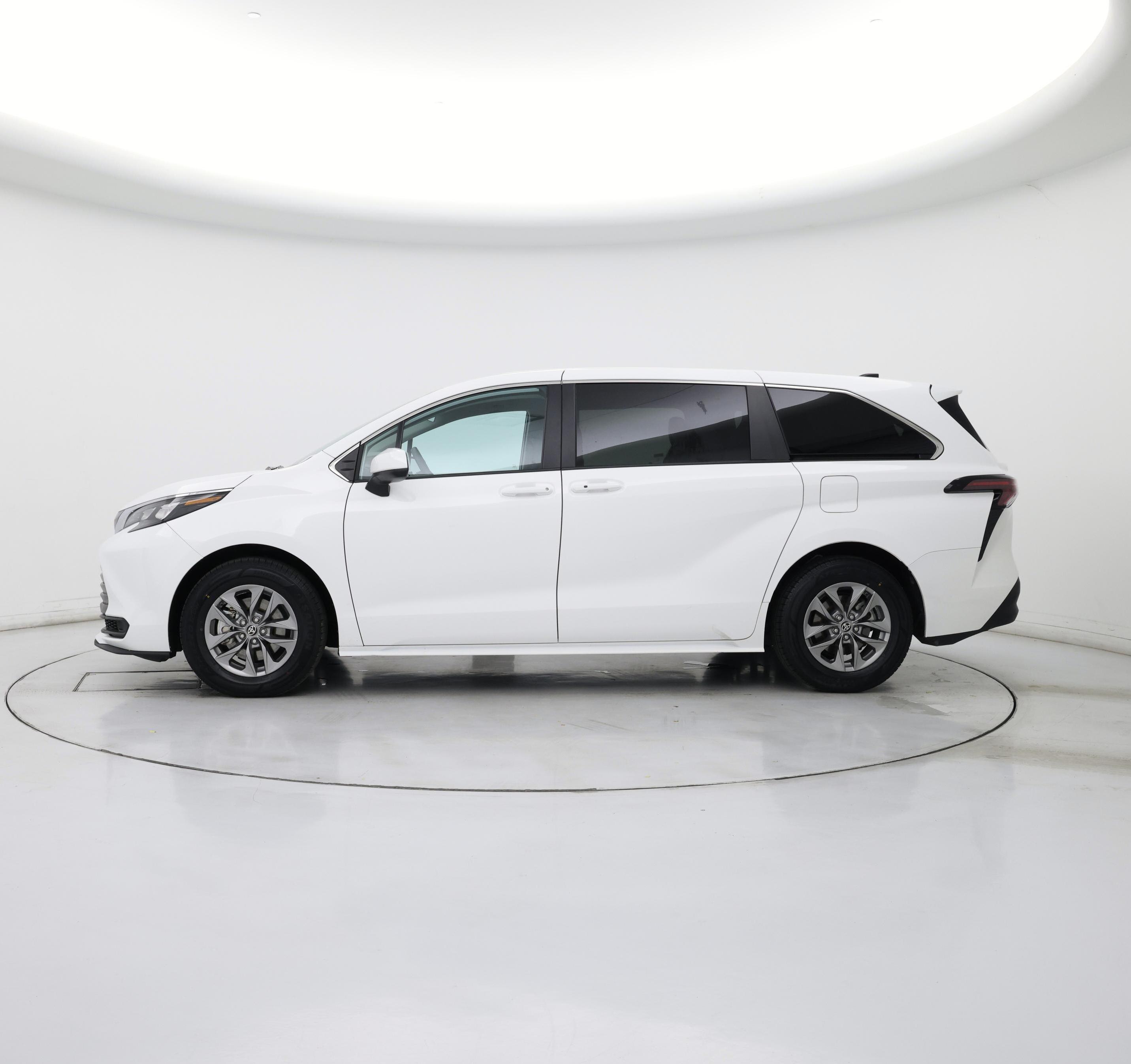Thumbnail: 2024 Toyota Sienna - 3