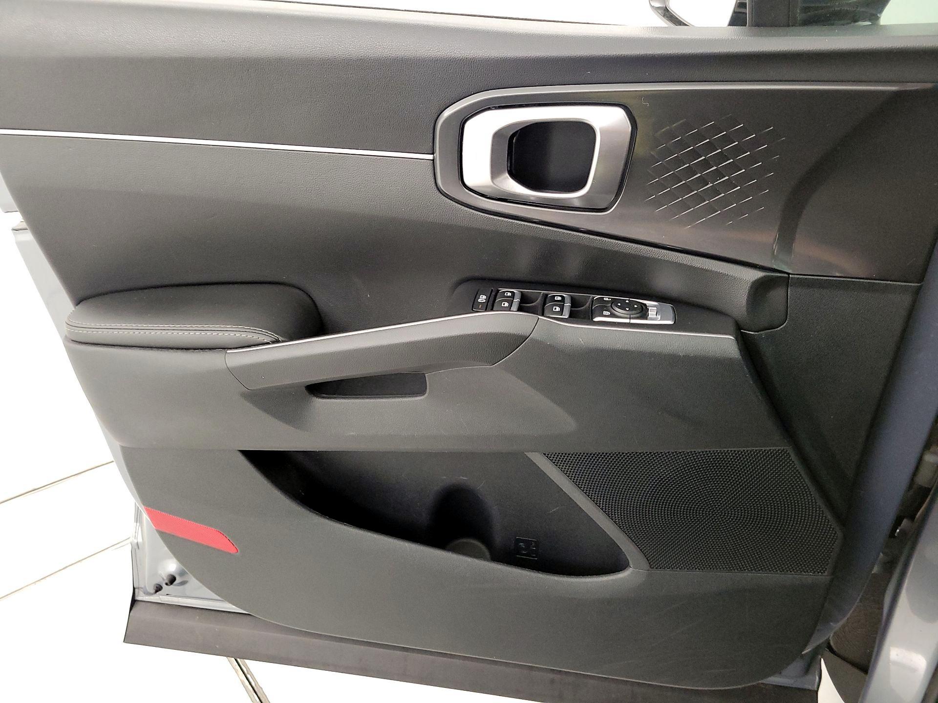 Thumbnail: 2023 Kia Sorento - 12