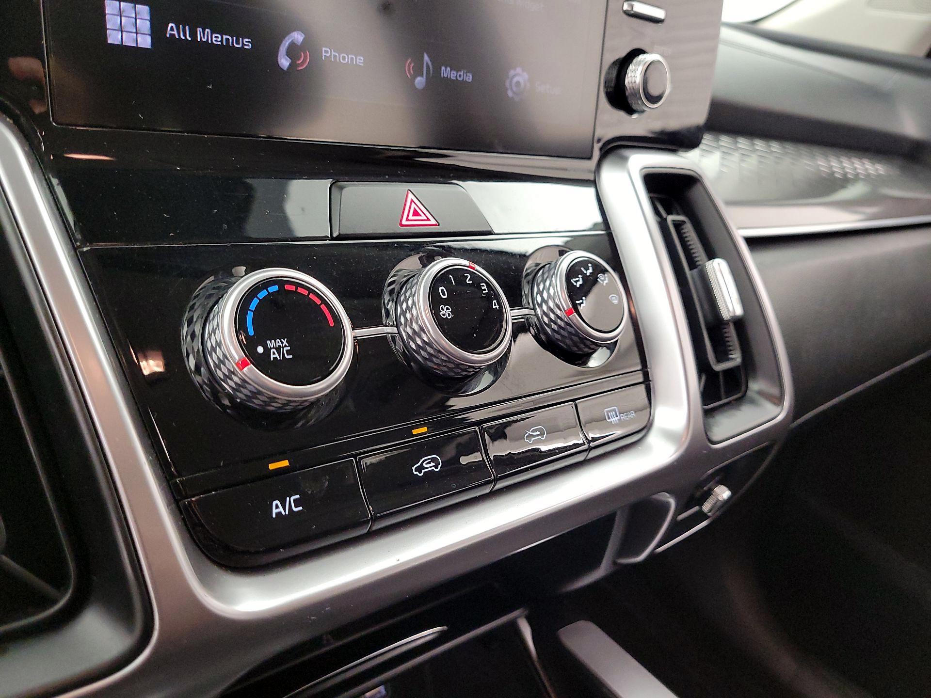 Thumbnail: 2023 Kia Sorento - 16