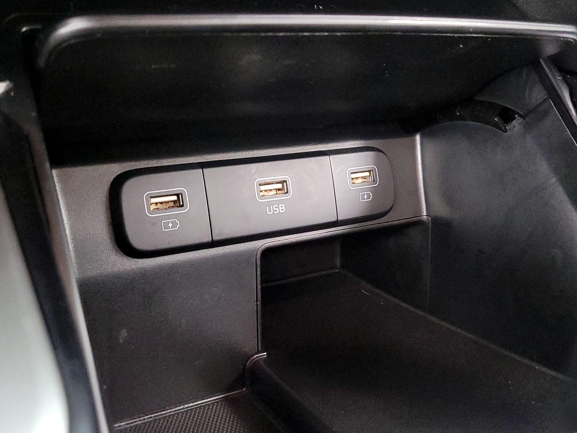 Thumbnail: 2023 Kia Sorento - 18