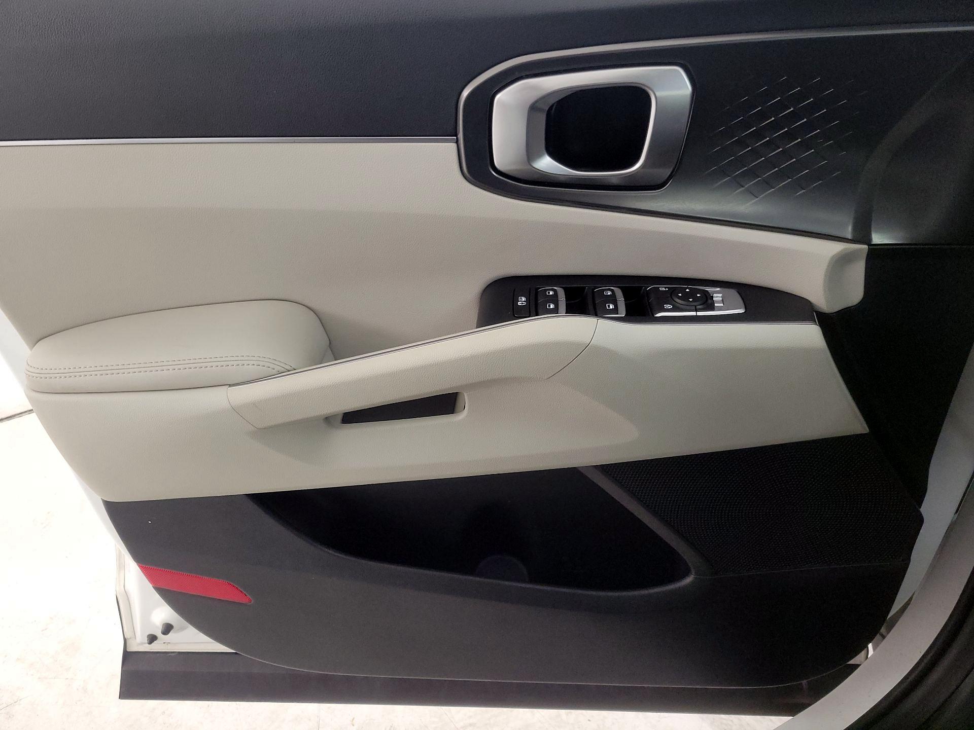 Thumbnail: 2023 Kia Sorento - 12