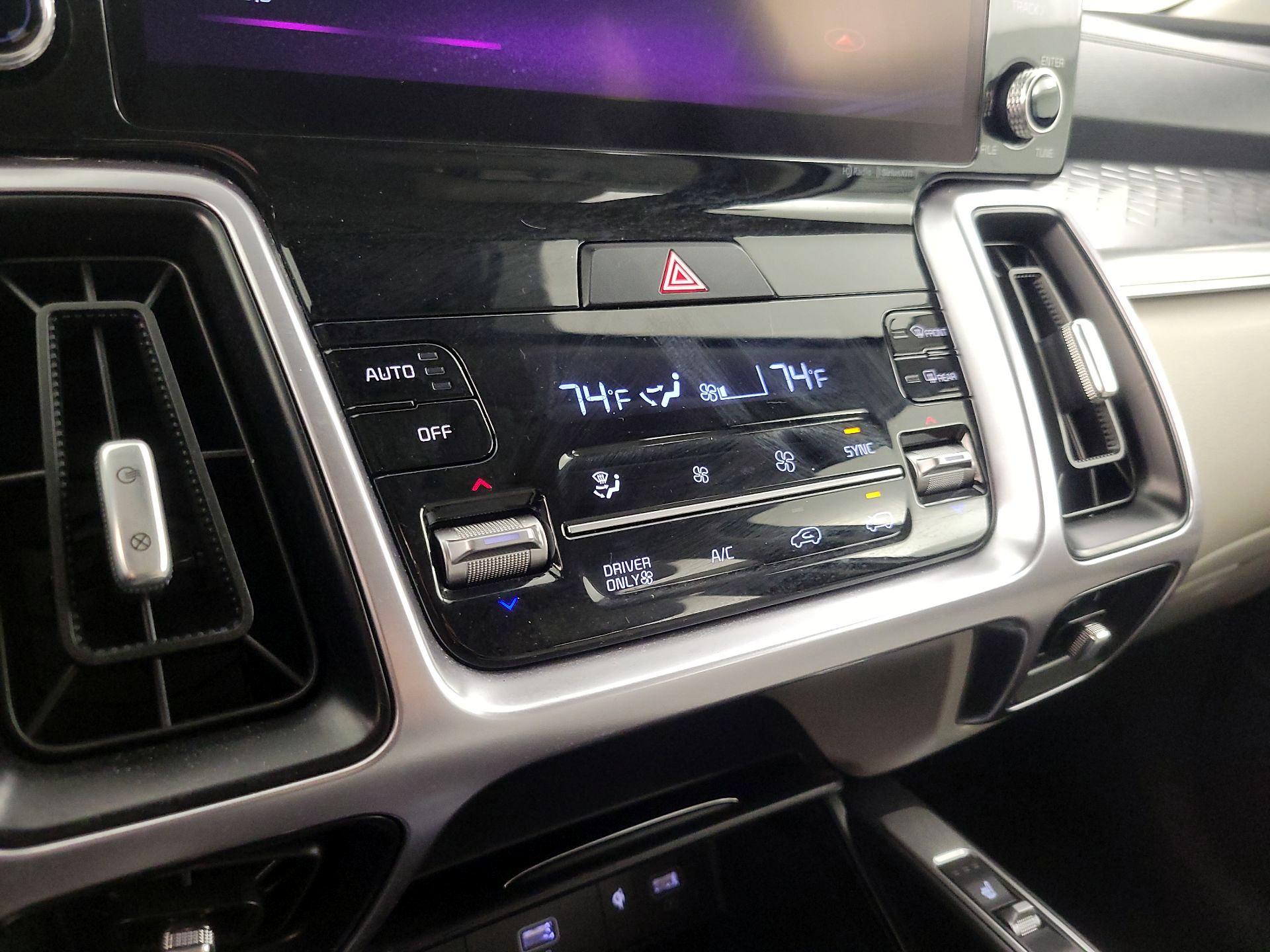 Thumbnail: 2023 Kia Sorento - 17