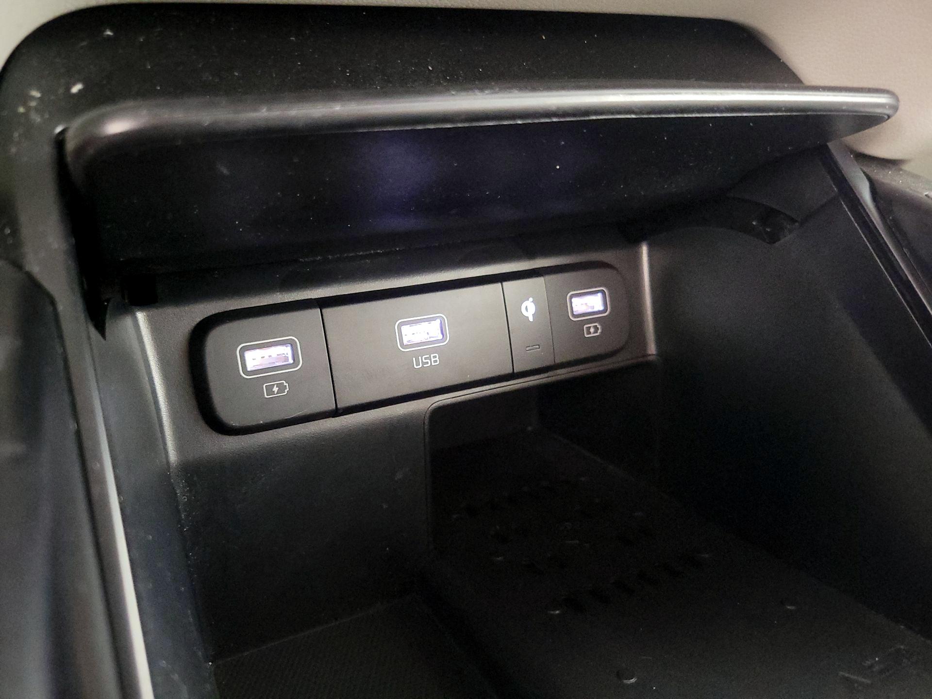 Thumbnail: 2023 Kia Sorento - 19