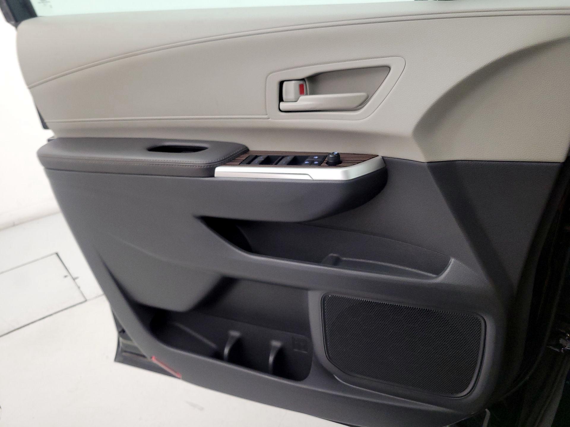 Thumbnail: 2024 Toyota Sienna - 12