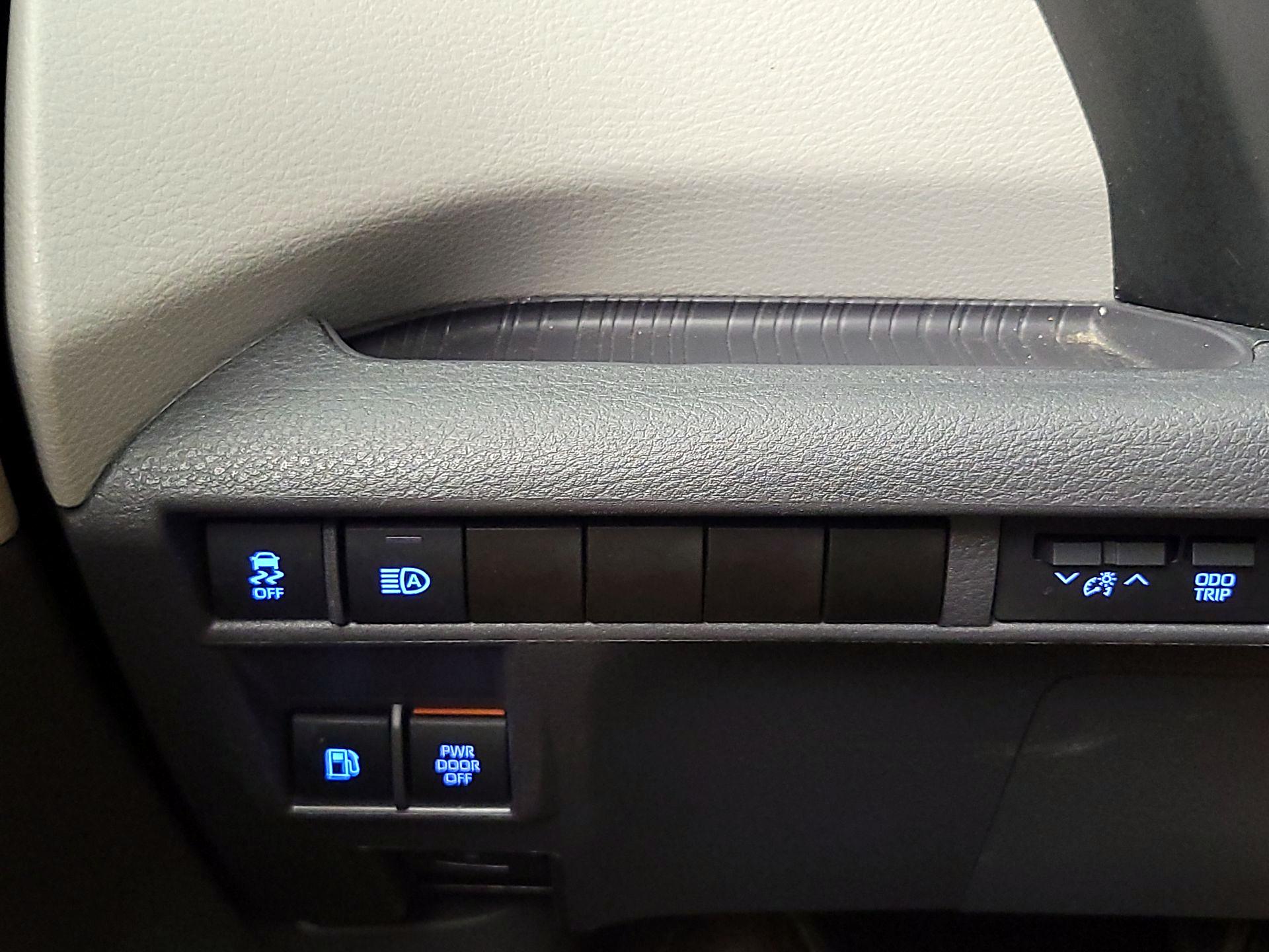 Thumbnail: 2024 Toyota Sienna - 13