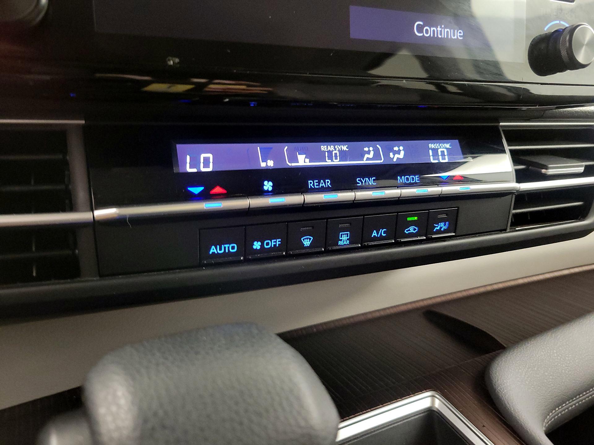 Thumbnail: 2024 Toyota Sienna - 16