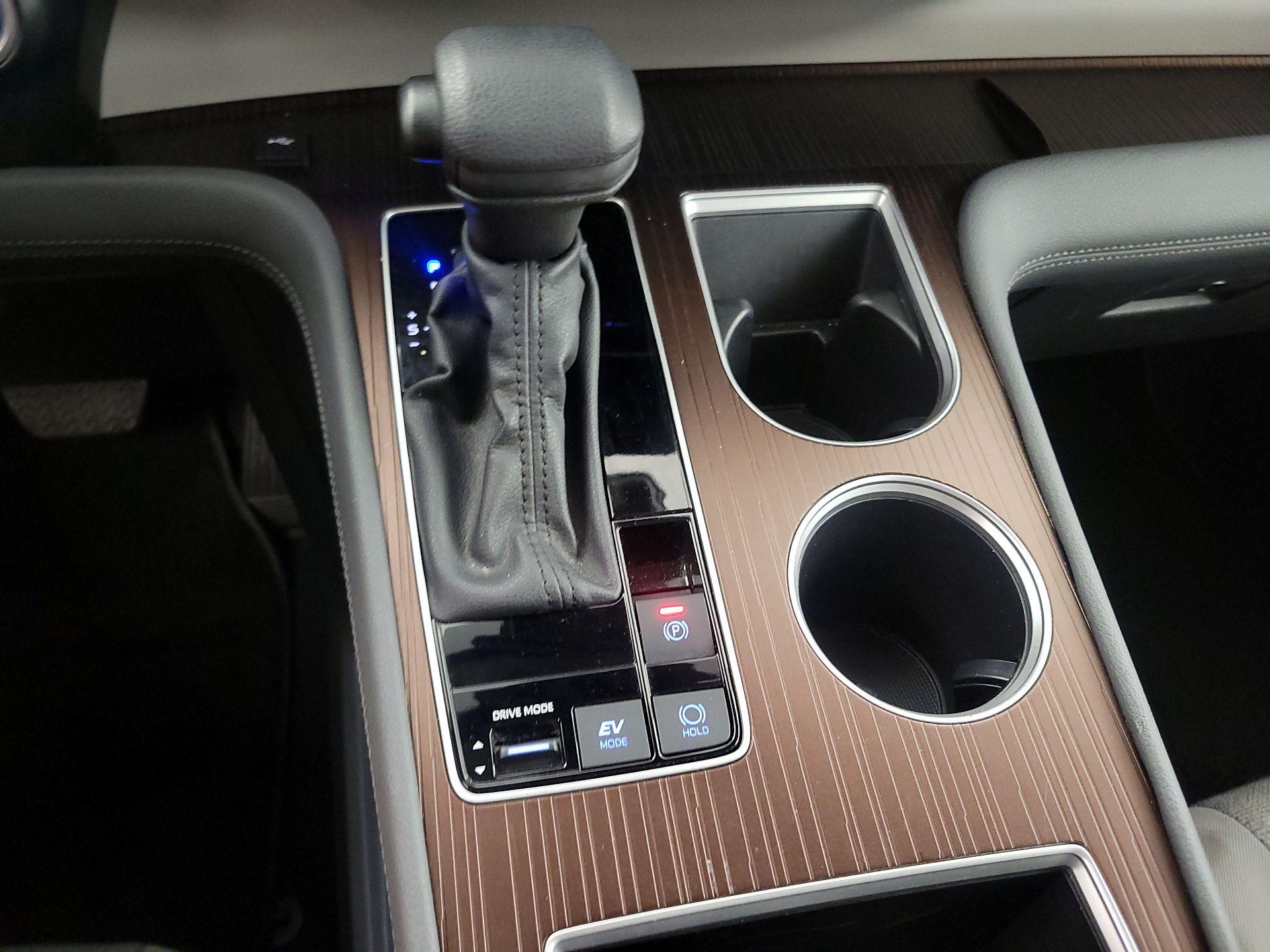 Thumbnail: 2024 Toyota Sienna - 17