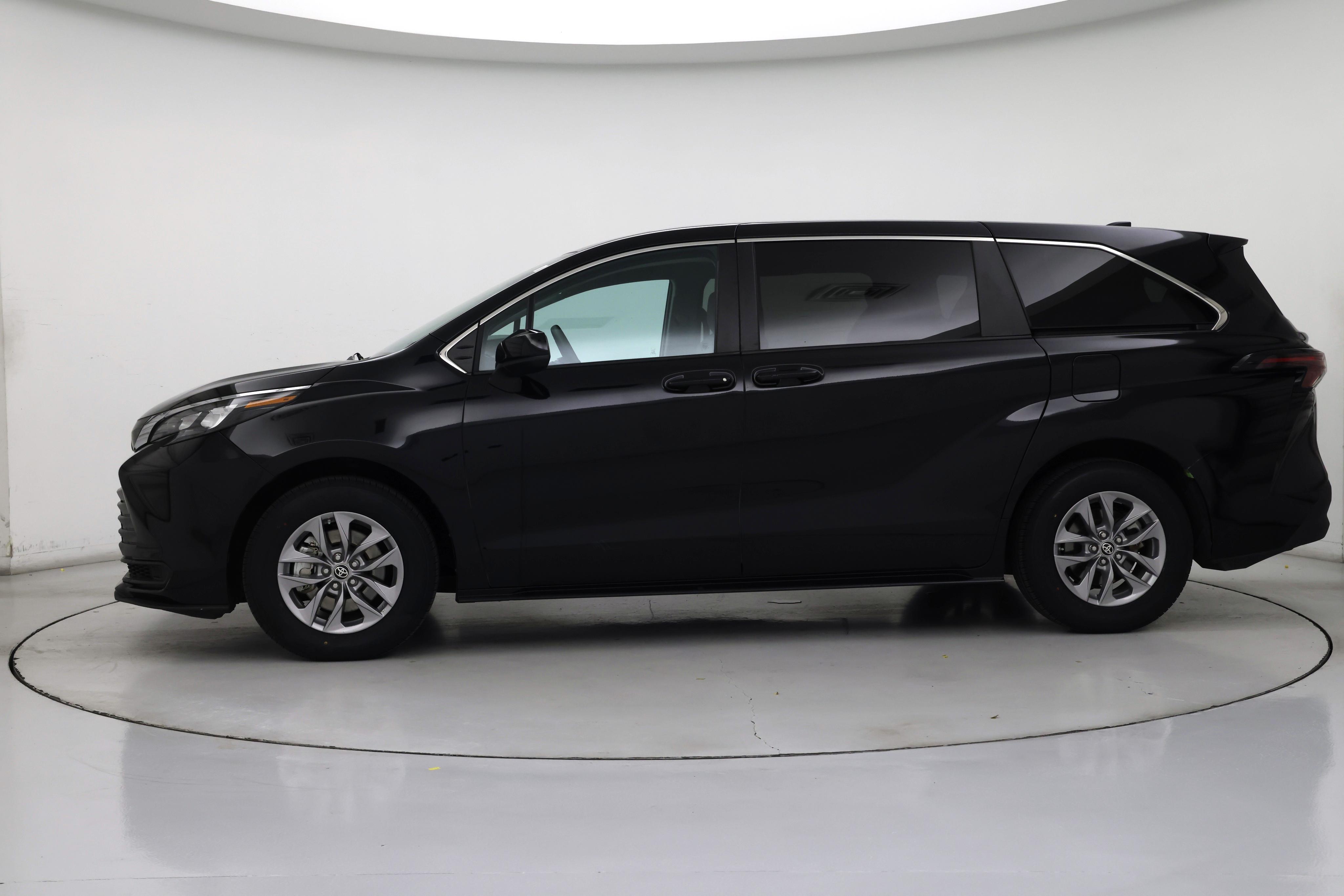 Thumbnail: 2024 Toyota Sienna - 3