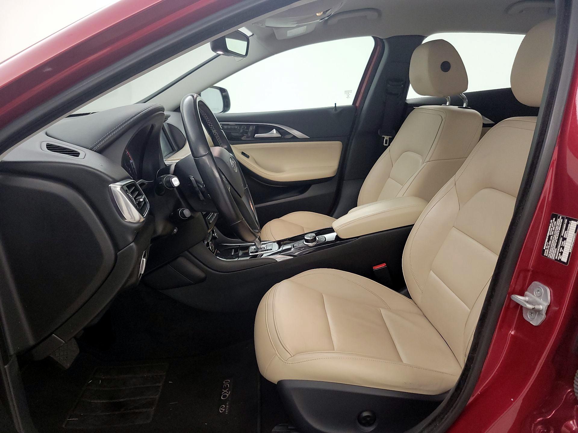 Thumbnail: 2018 INFINITI QX30 - 11