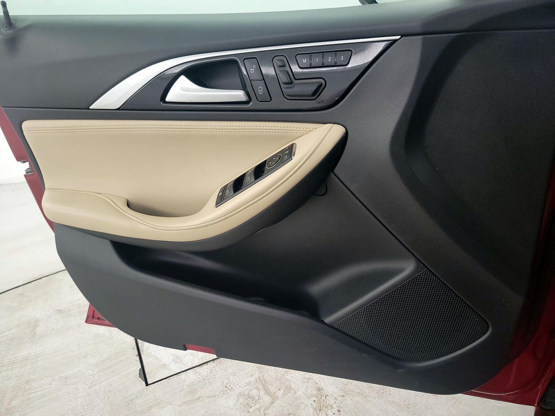 Thumbnail: 2018 INFINITI QX30 - 12