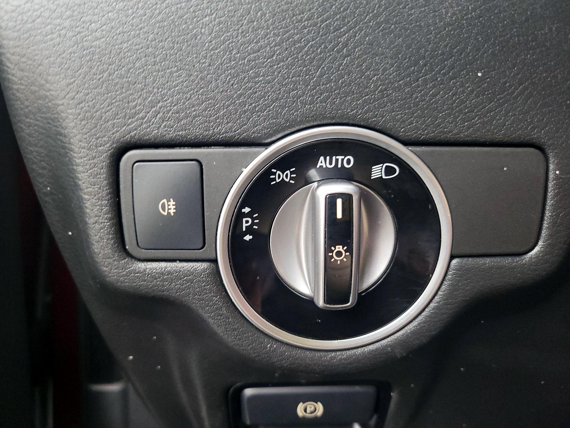 Thumbnail: 2018 INFINITI QX30 - 13