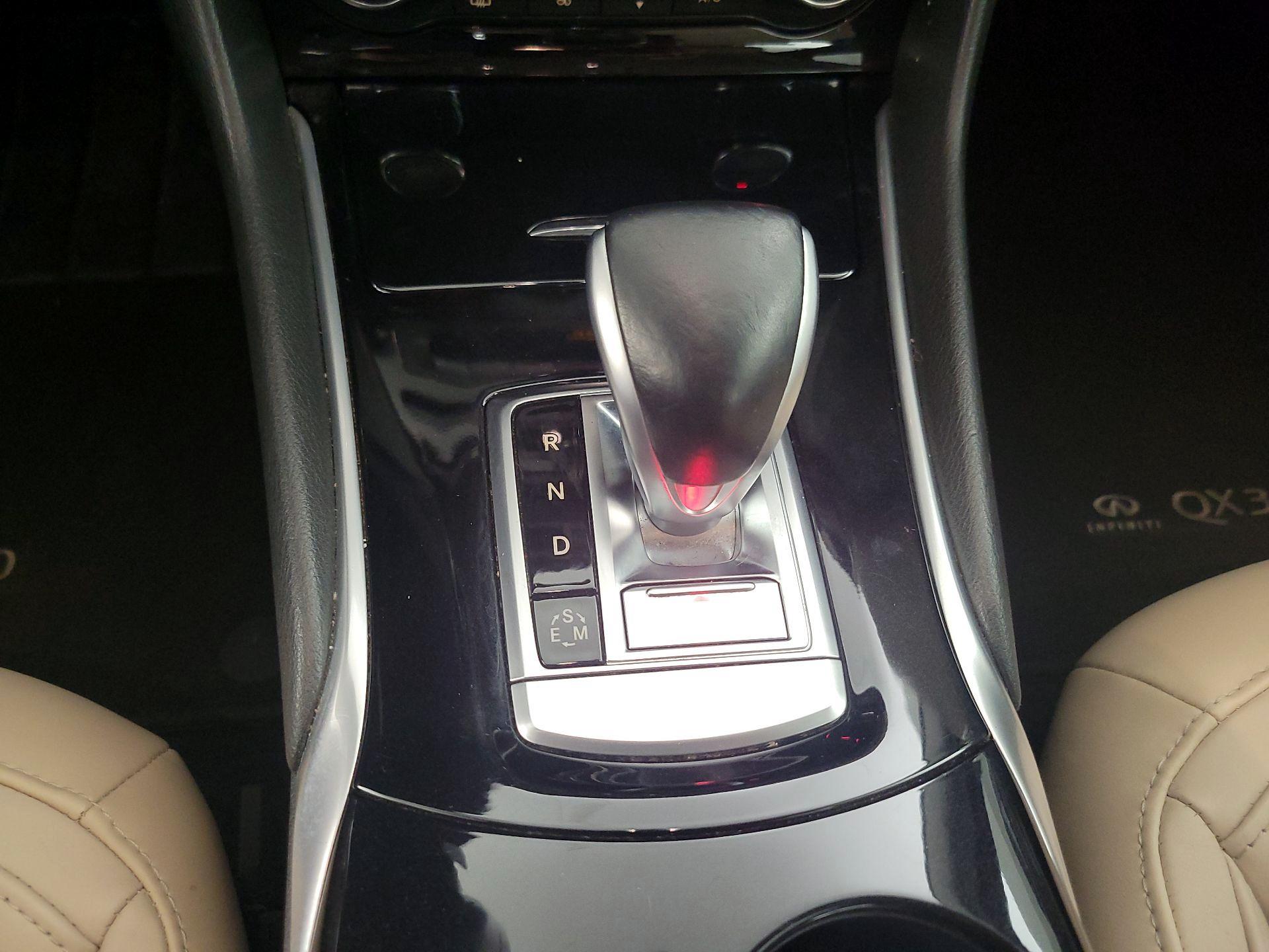 Thumbnail: 2018 INFINITI QX30 - 17