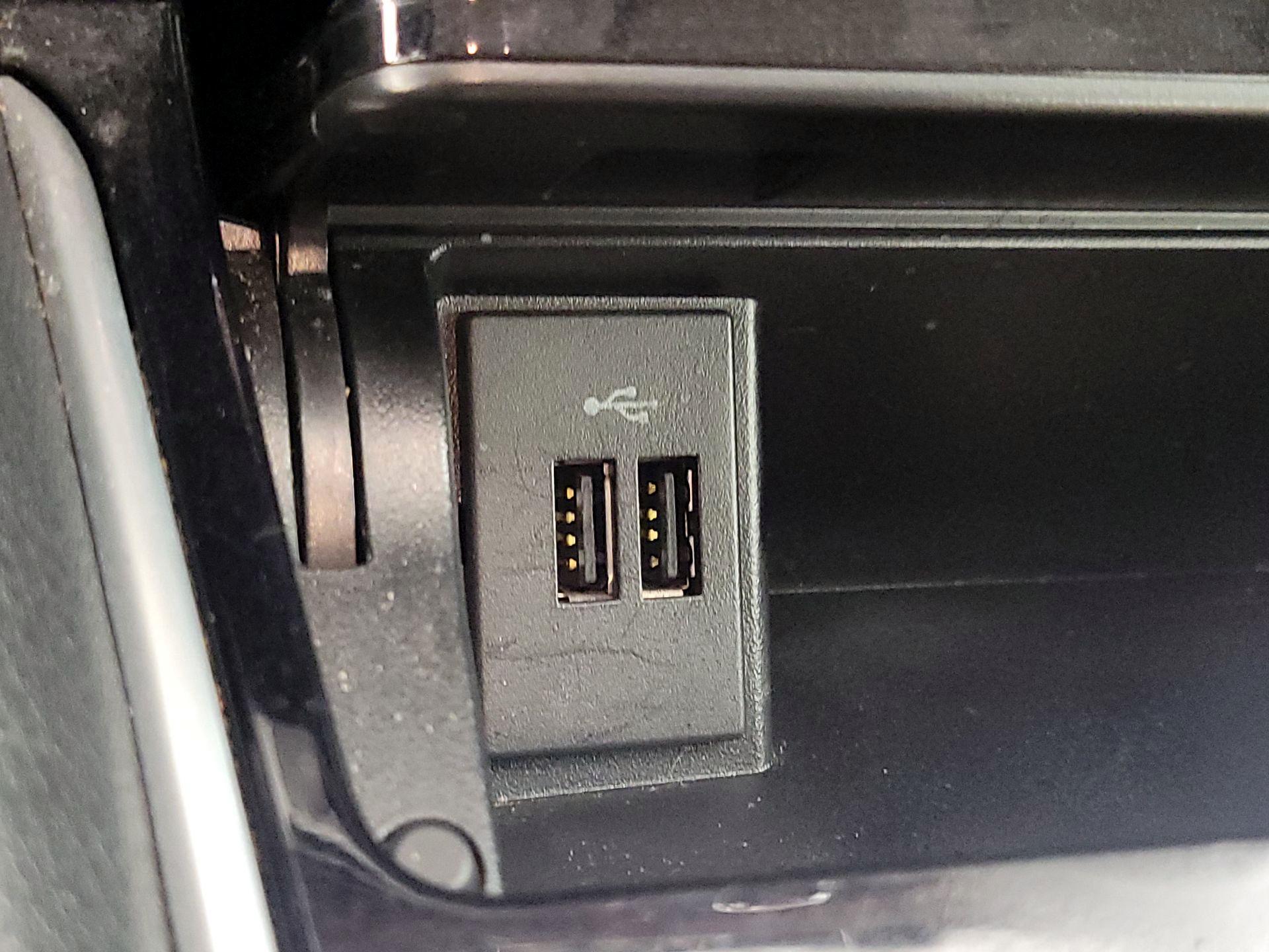 Thumbnail: 2018 INFINITI QX30 - 18