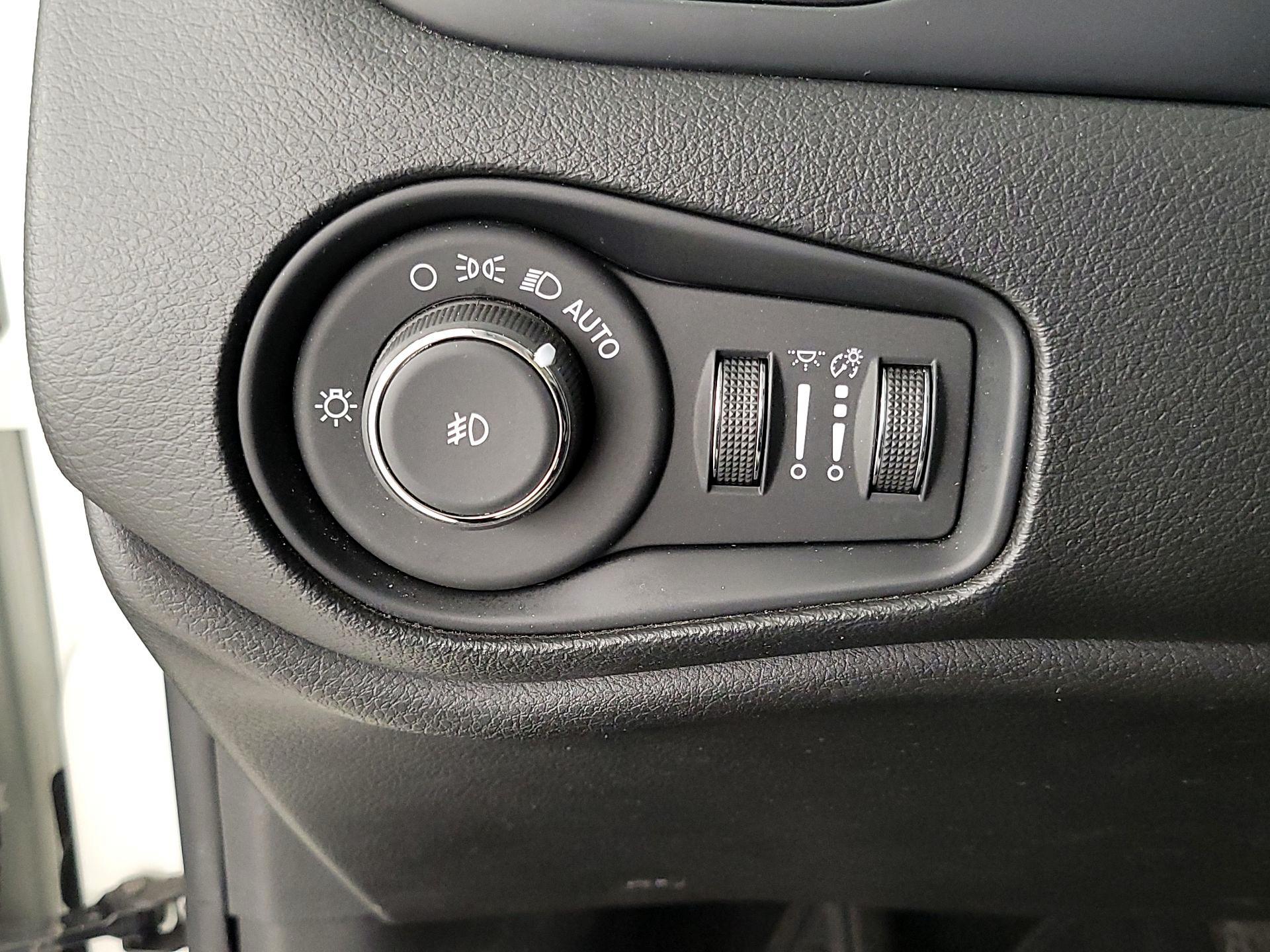 Thumbnail: 2020 Jeep Renegade - 13