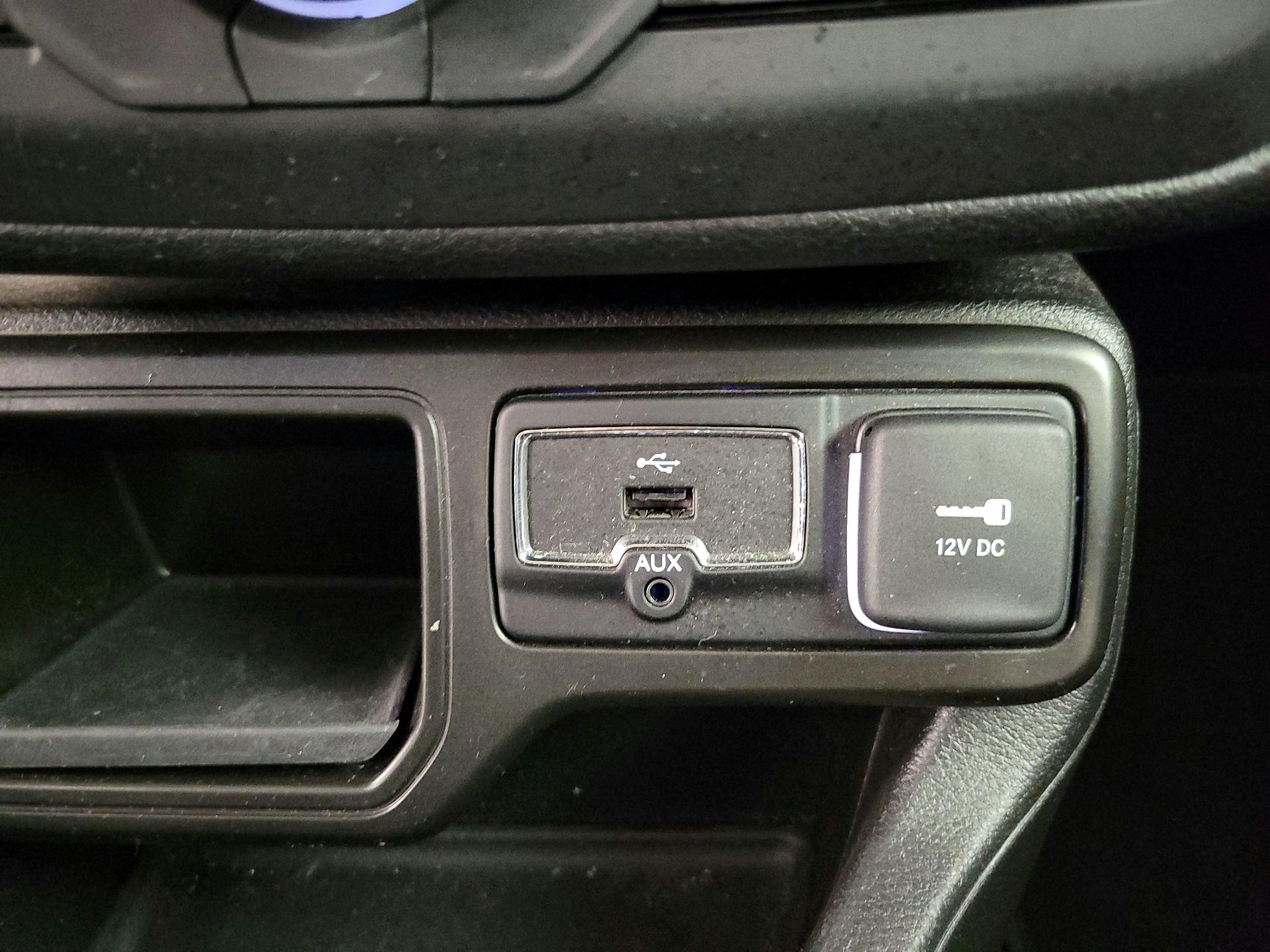 Thumbnail: 2020 Jeep Renegade - 18