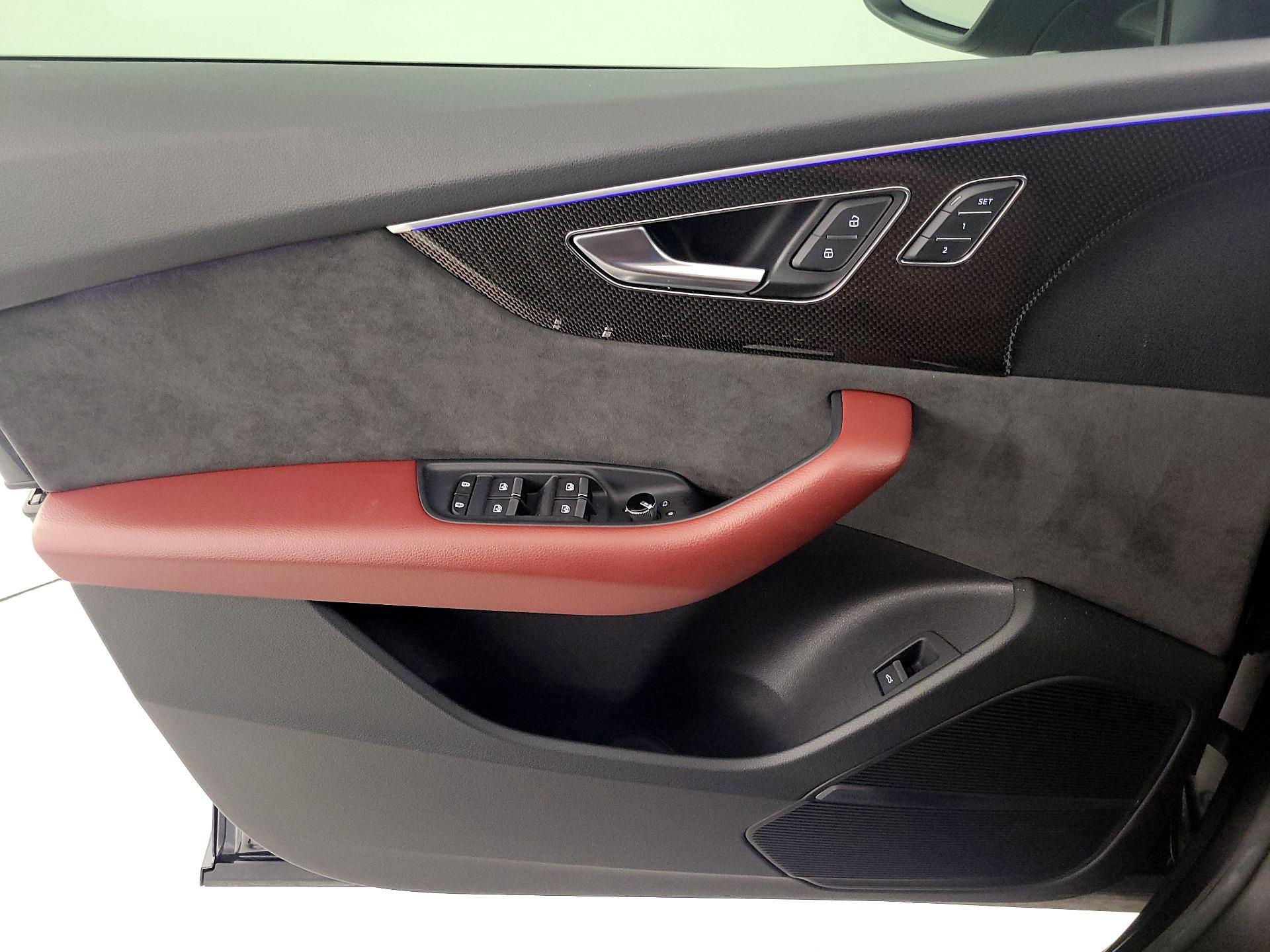 Thumbnail: 2020 Audi SQ8 - 12