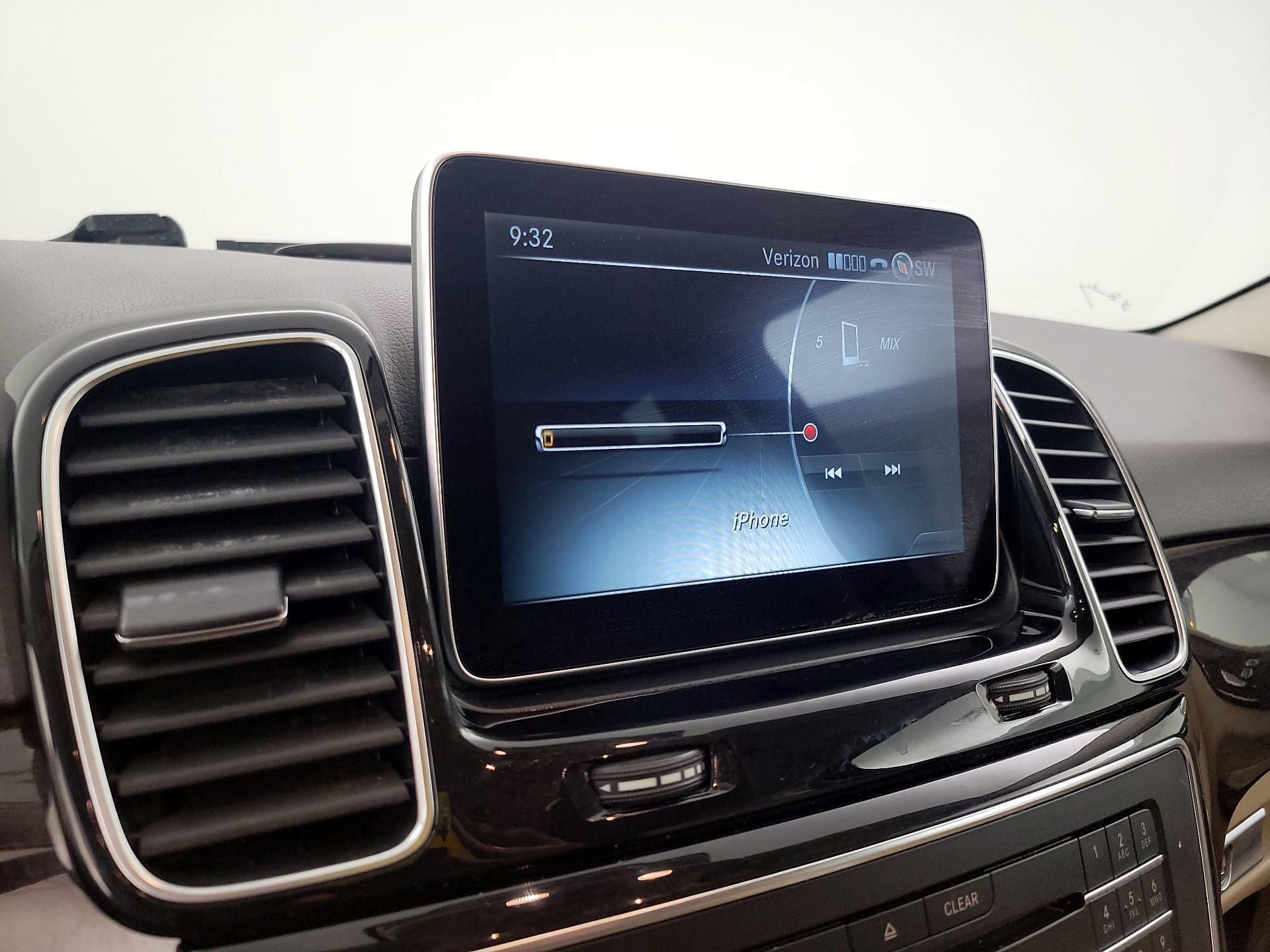 Thumbnail: 2016 Mercedes-Benz GLE - 16