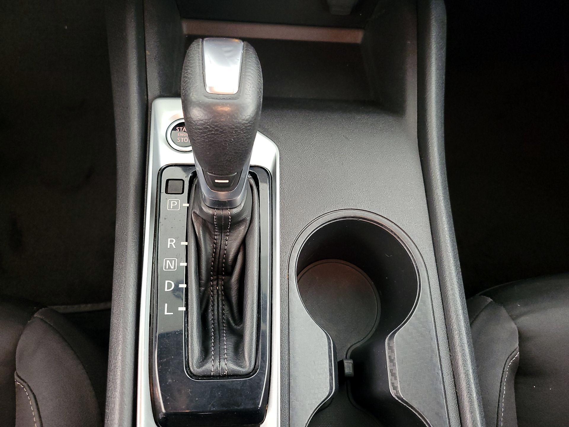 Thumbnail: 2019 Nissan Altima - 17