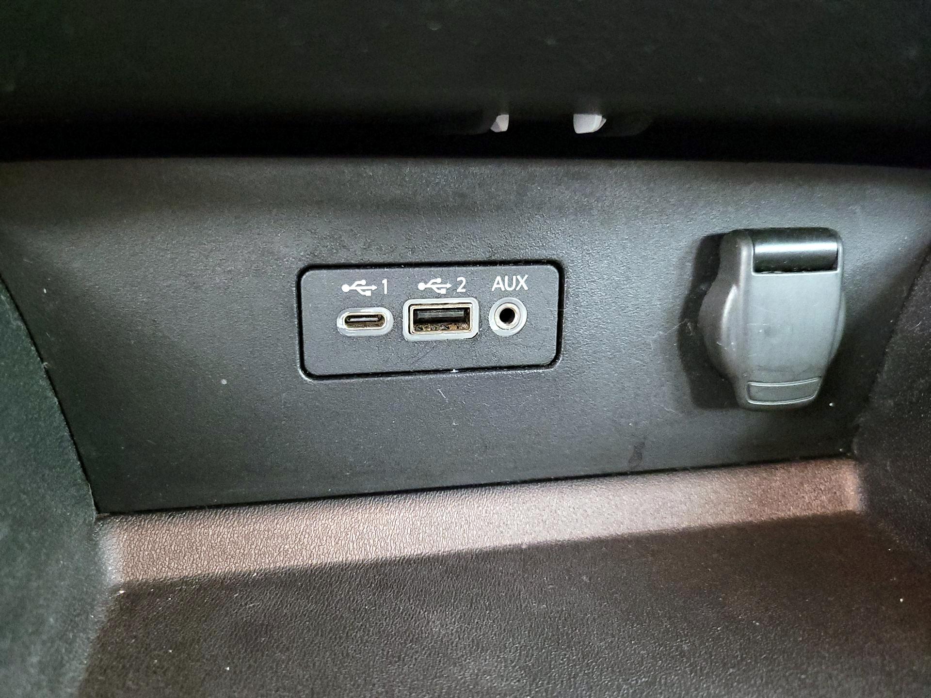 Thumbnail: 2019 Nissan Altima - 18