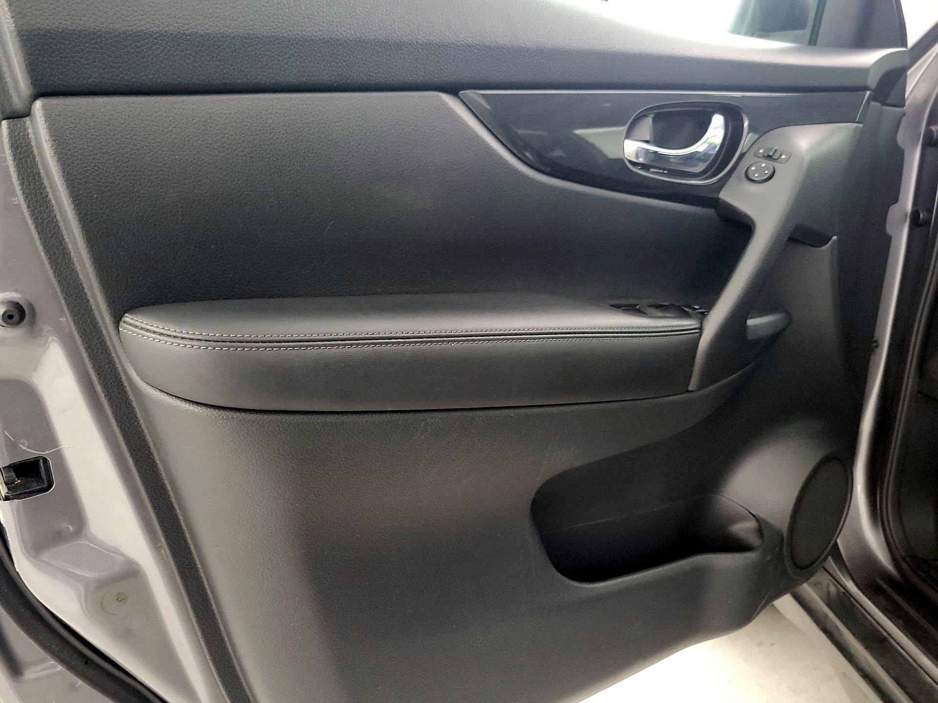 Thumbnail: 2018 Nissan Rogue - 12