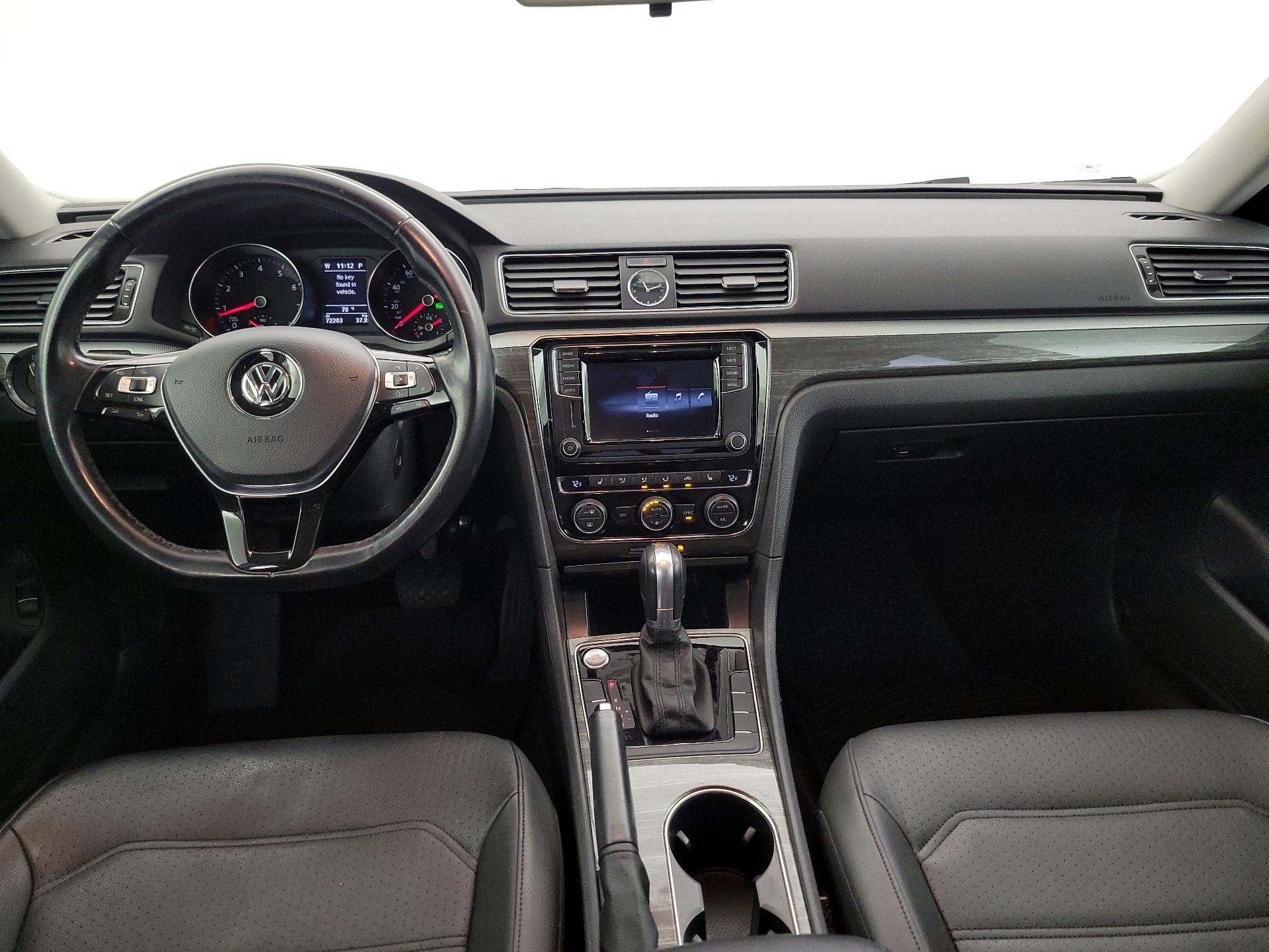 Thumbnail: 2017 Volkswagen Passat - 9