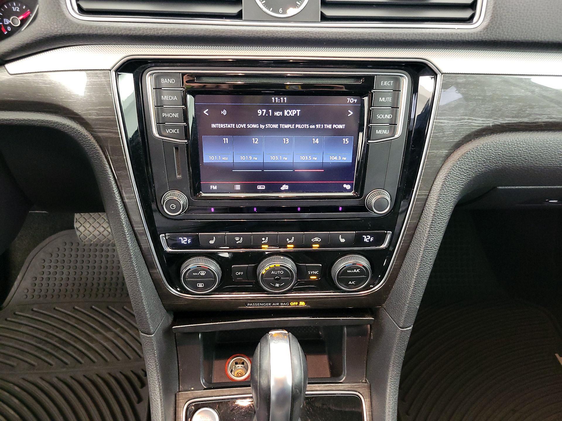 Thumbnail: 2017 Volkswagen Passat - 15