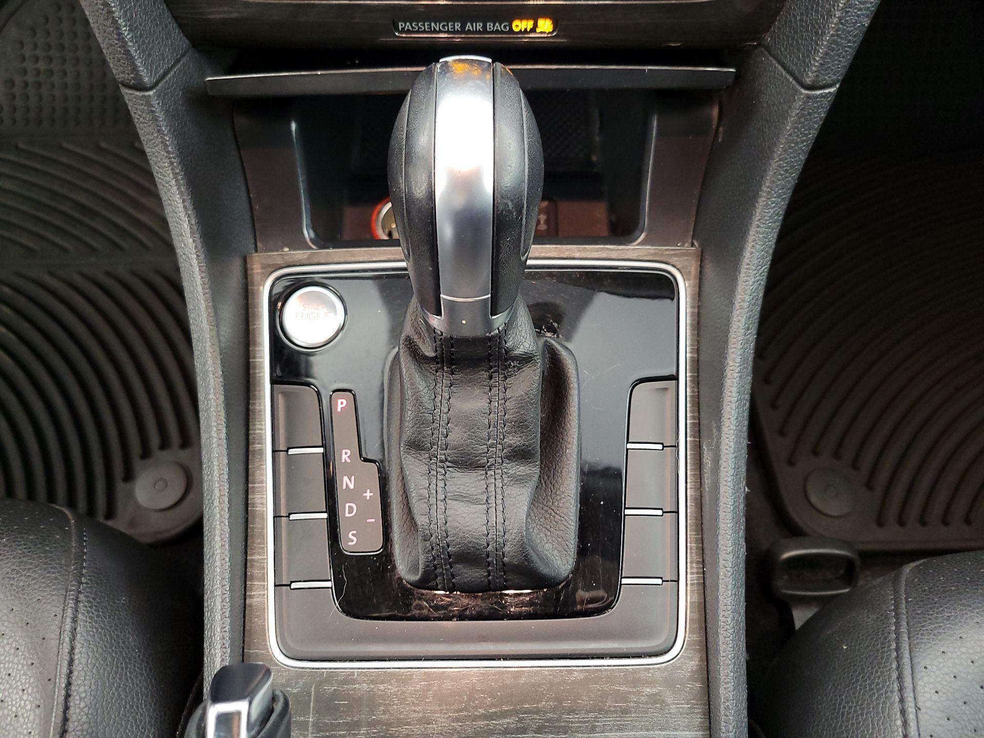 Thumbnail: 2017 Volkswagen Passat - 17