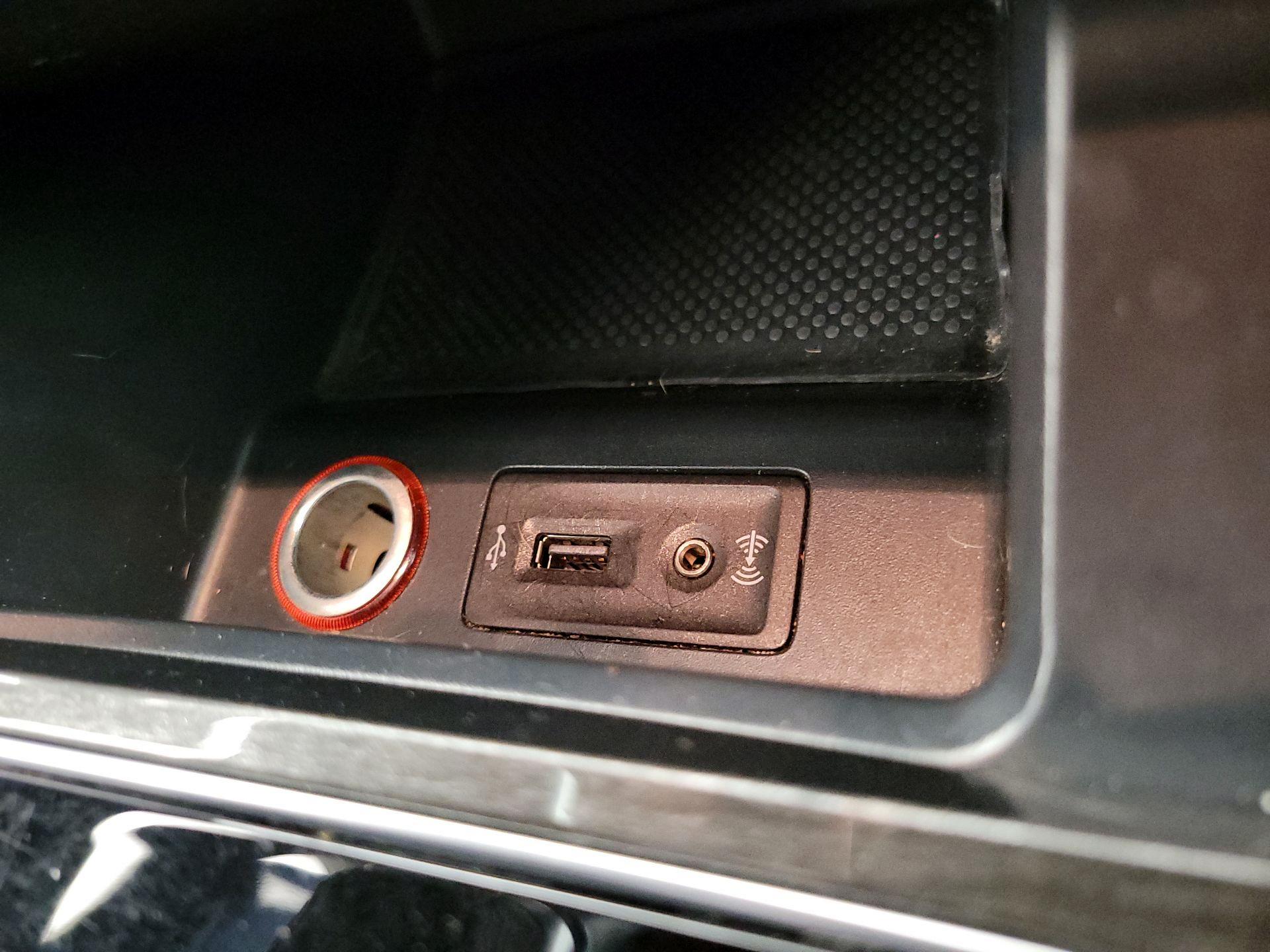 Thumbnail: 2017 Volkswagen Passat - 18