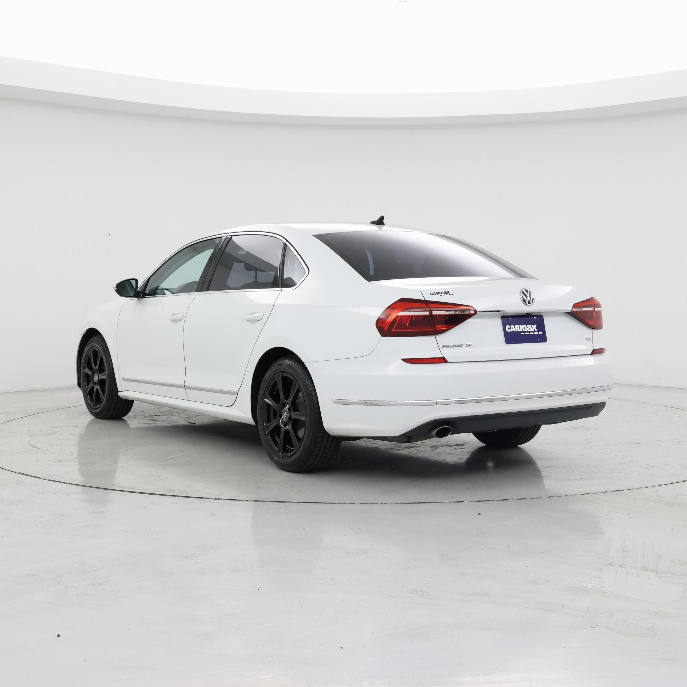 Thumbnail: 2017 Volkswagen Passat - 2