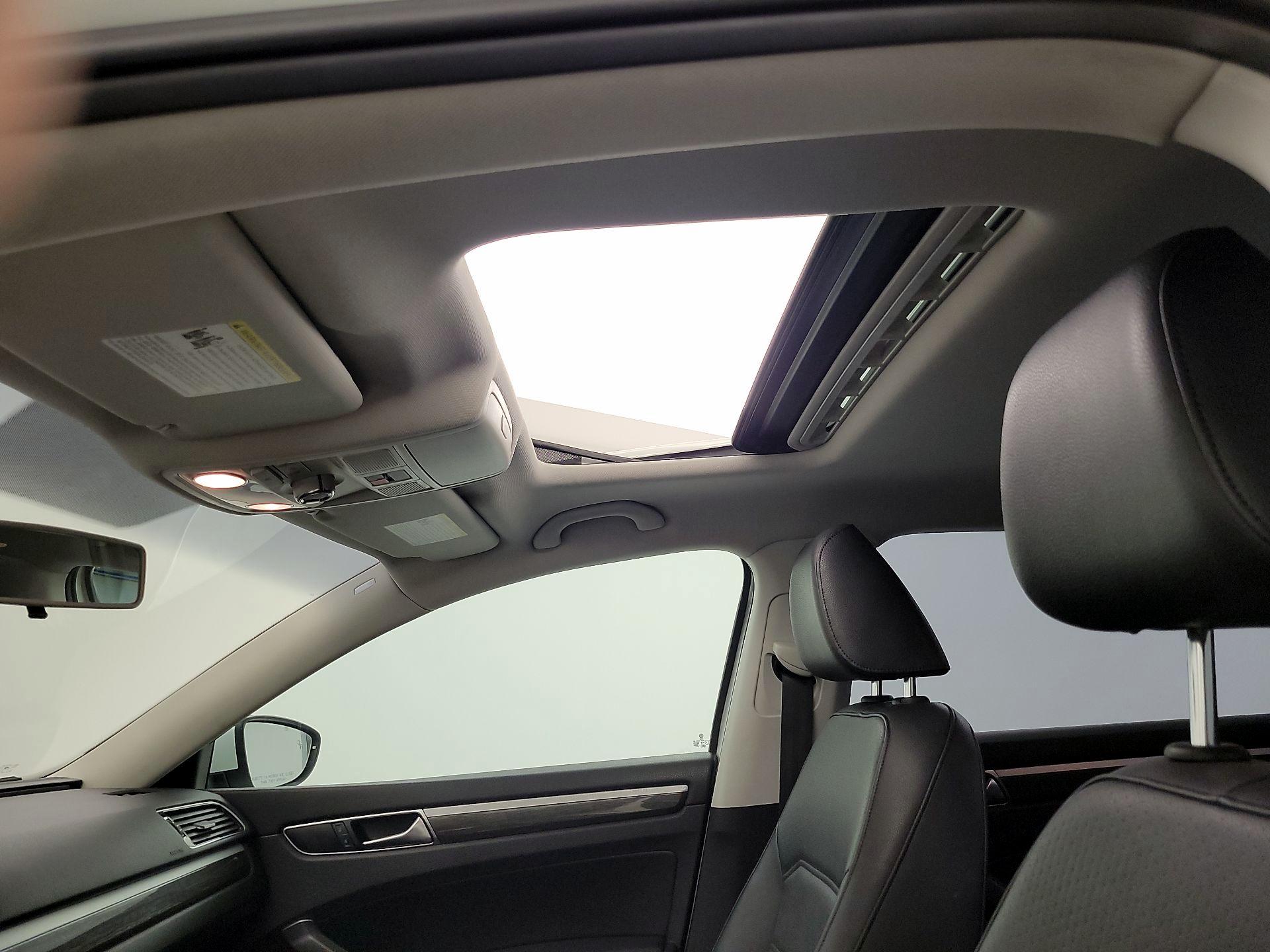 Thumbnail: 2017 Volkswagen Passat - 19