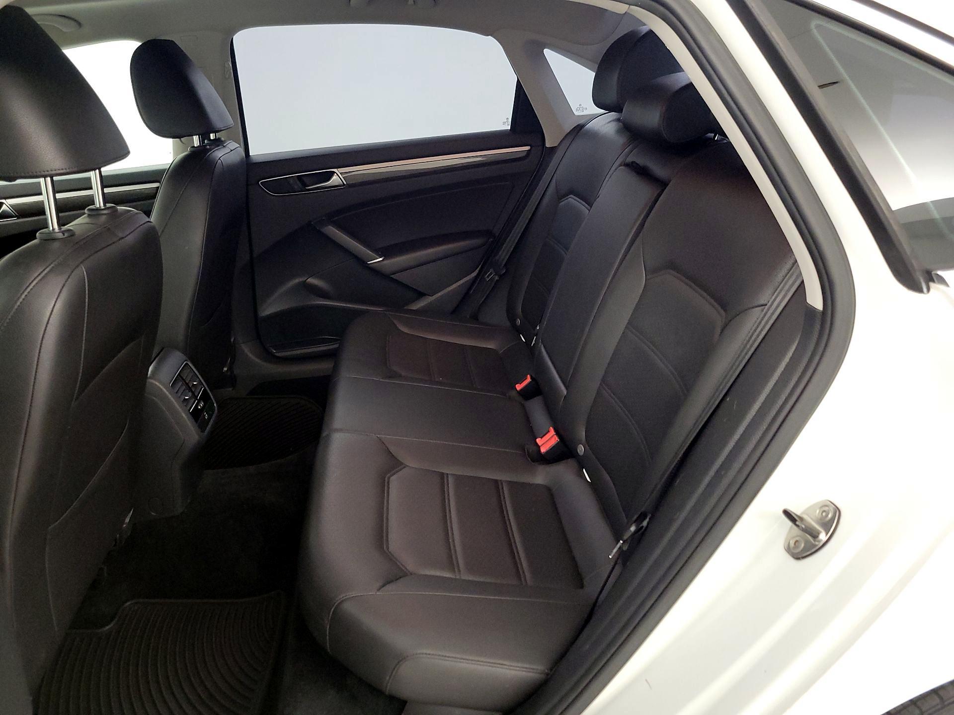 Thumbnail: 2017 Volkswagen Passat - 20