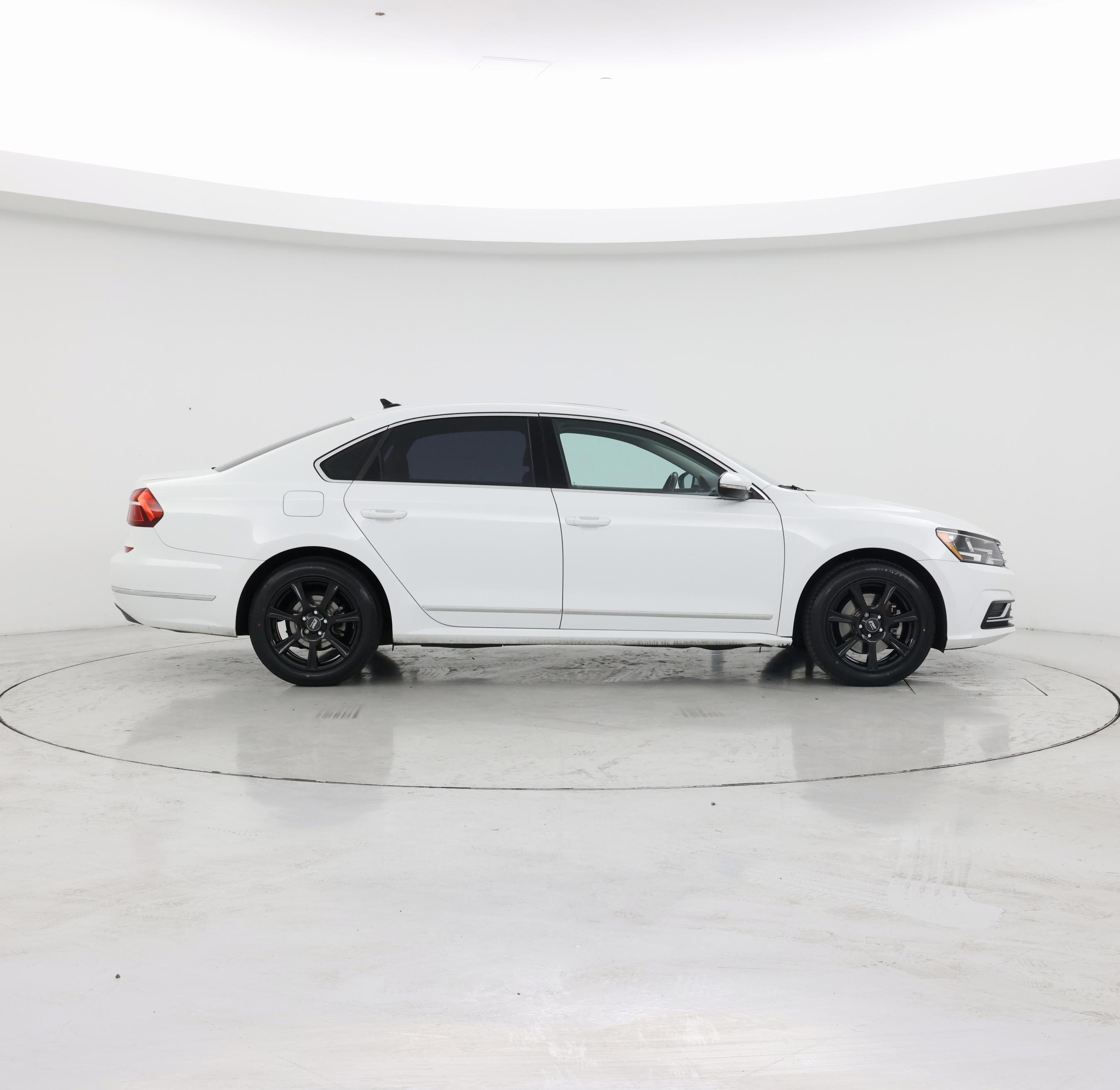 Thumbnail: 2017 Volkswagen Passat - 7