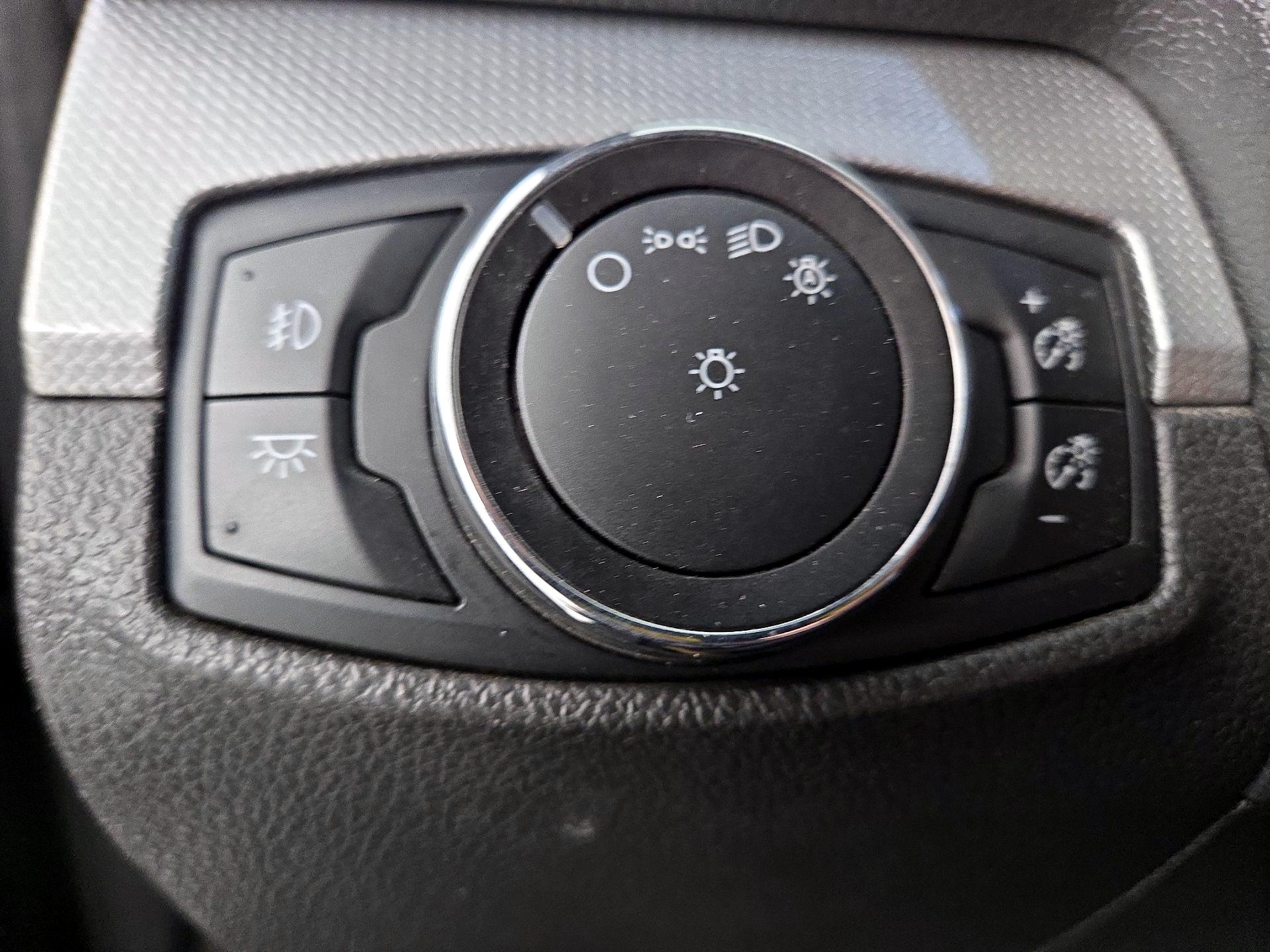 Thumbnail: 2014 Ford Explorer - 13