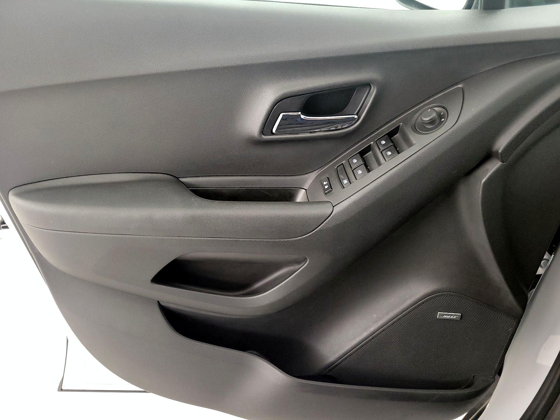 Thumbnail: 2020 Chevrolet Trax - 12