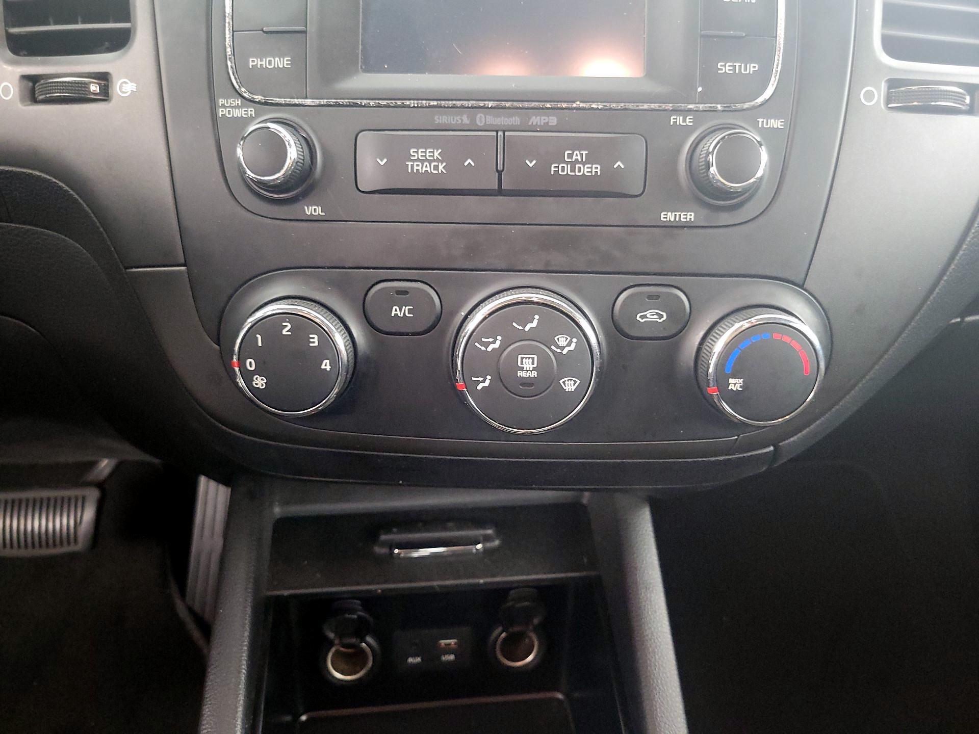 Thumbnail: 2016 Kia Forte - 16