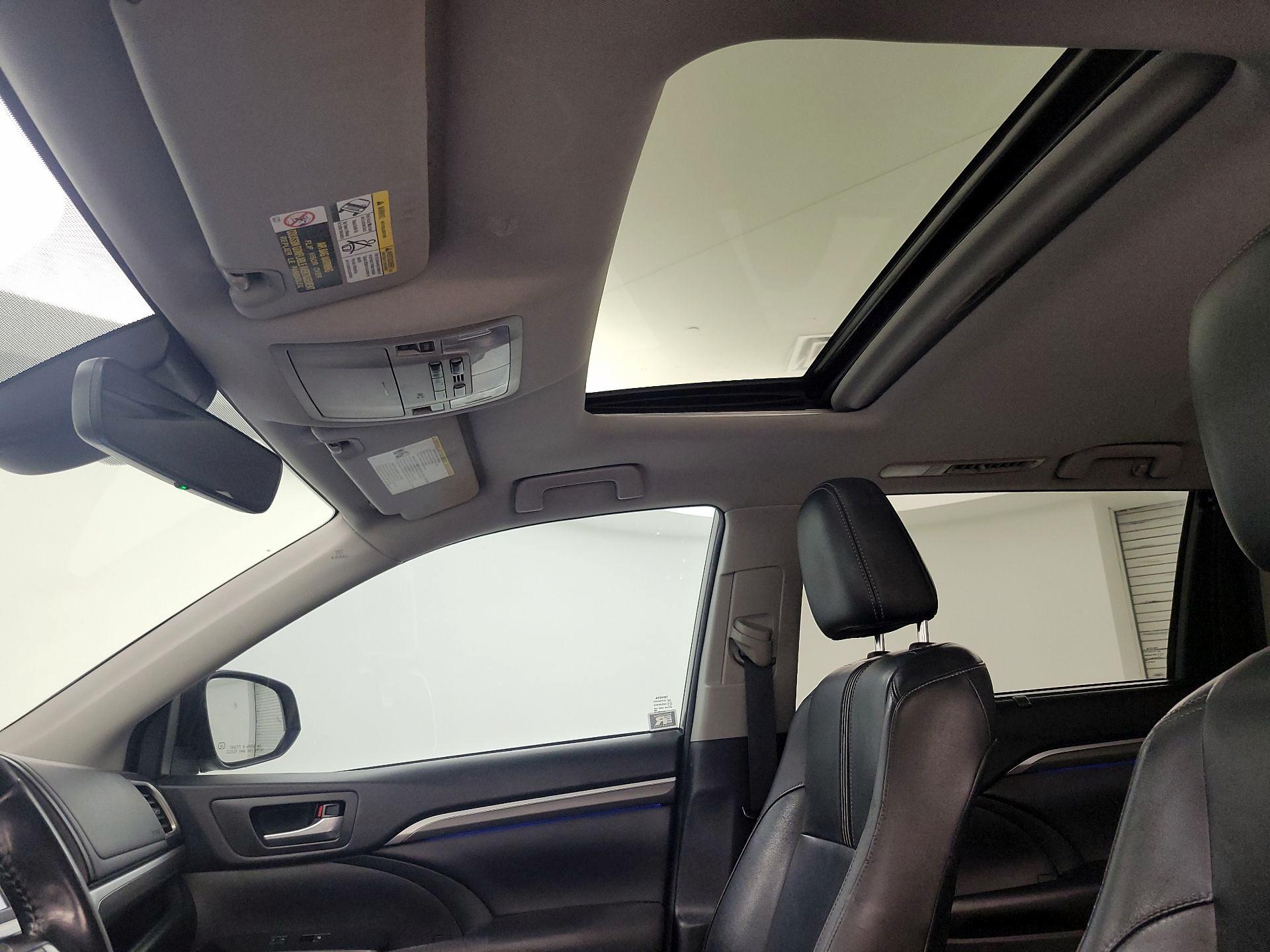 Thumbnail: 2018 Toyota Highlander - 20