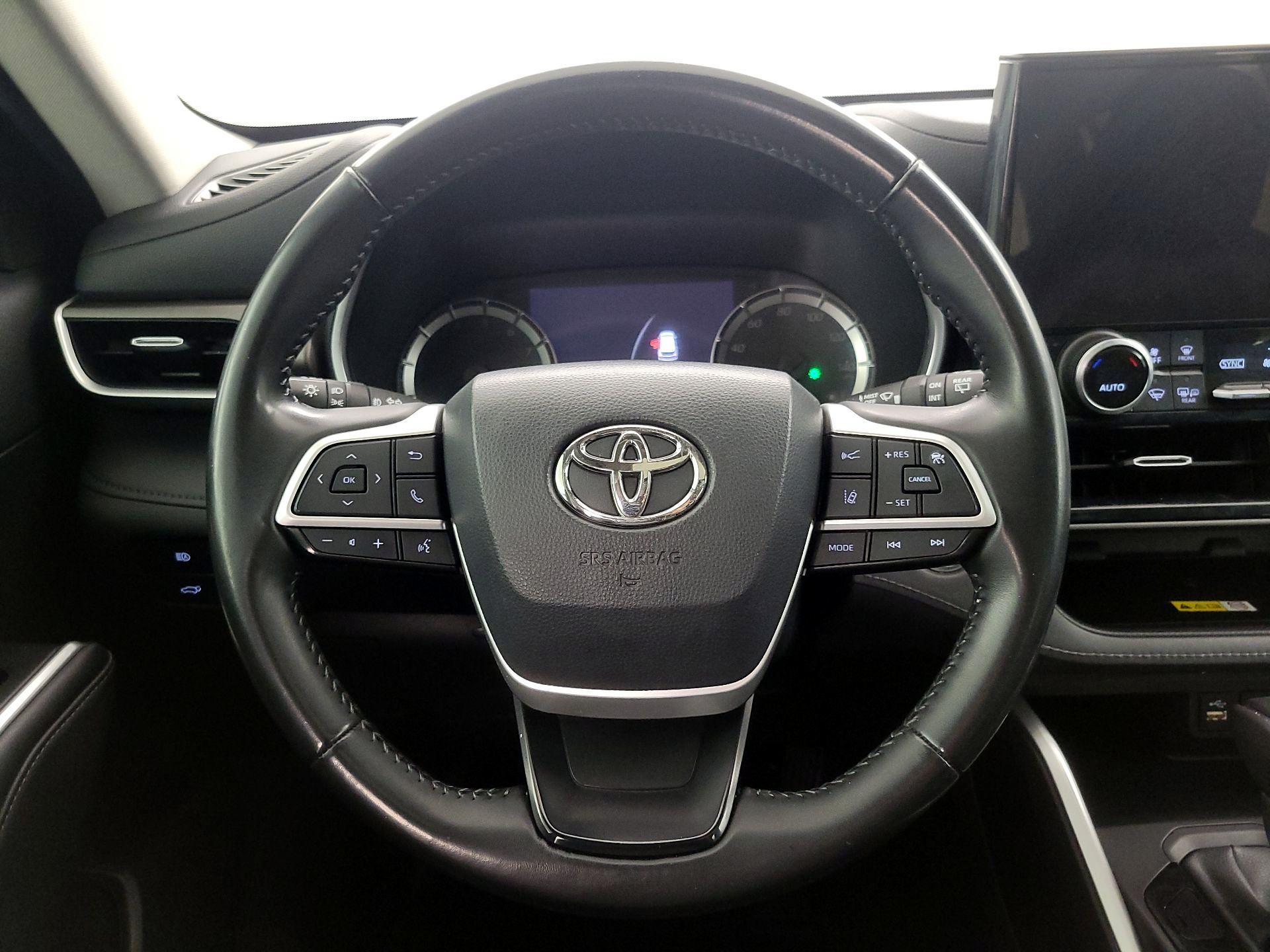 Thumbnail: 2023 Toyota Highlander - 10