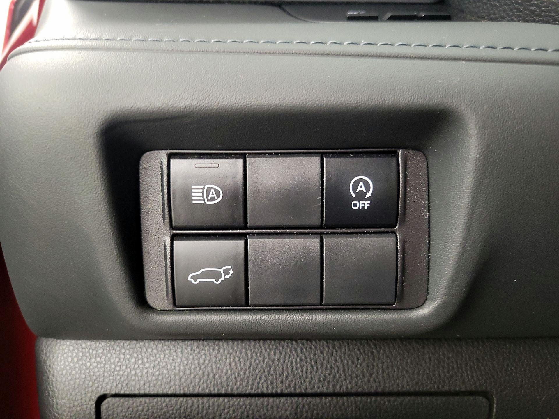 Thumbnail: 2023 Toyota Highlander - 13