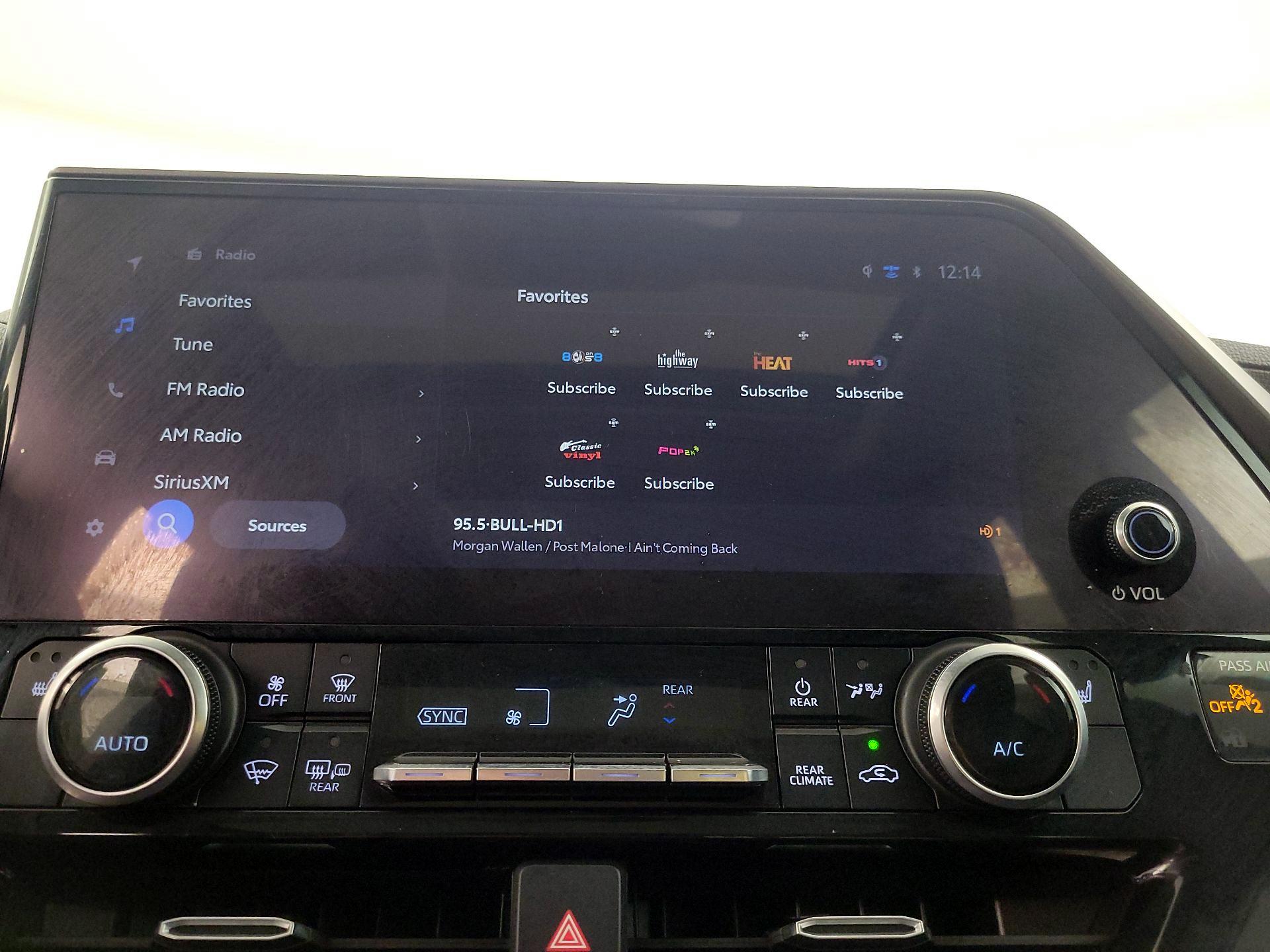 Thumbnail: 2023 Toyota Highlander - 16