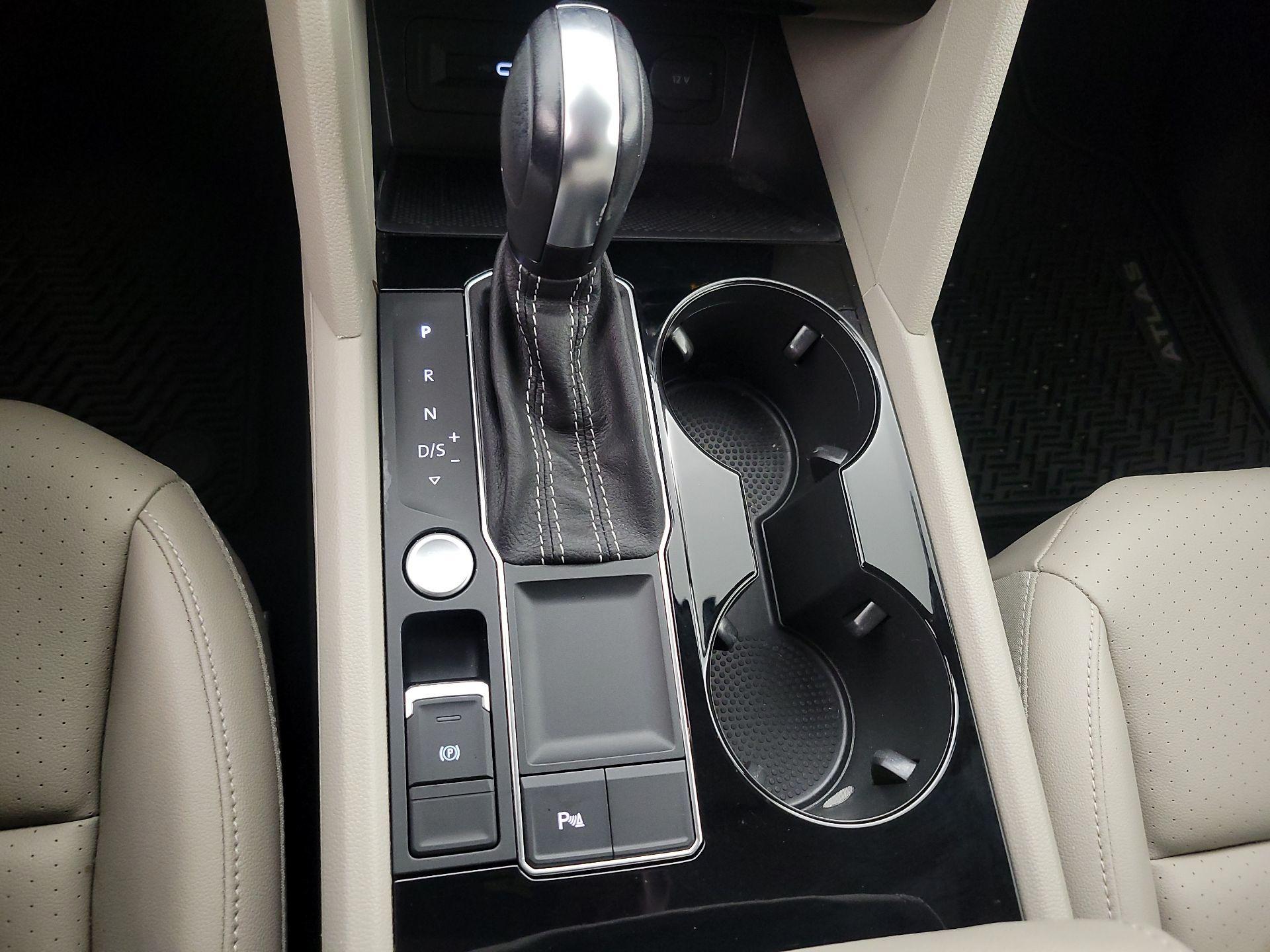 Thumbnail: 2022 Volkswagen Atlas - 17