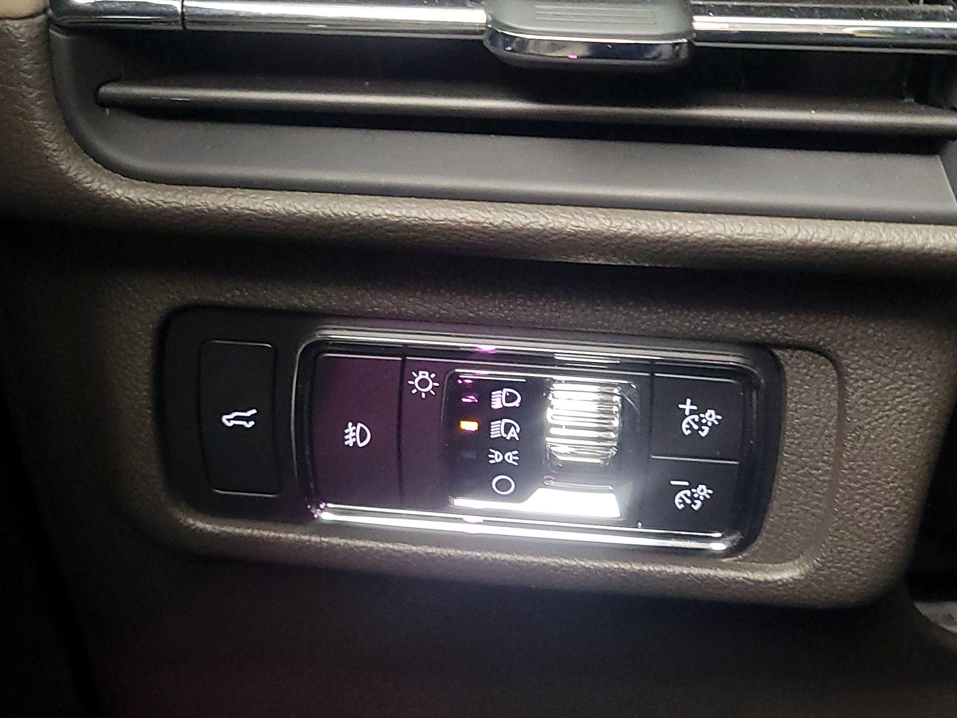 Thumbnail: 2021 Lincoln Corsair - 13